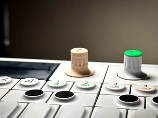 Teenage Engineering OP-1 美品 おまけ有り TEENAGE ENGINEERING|ポータブルシンセサイザー|HARDOFFオフ