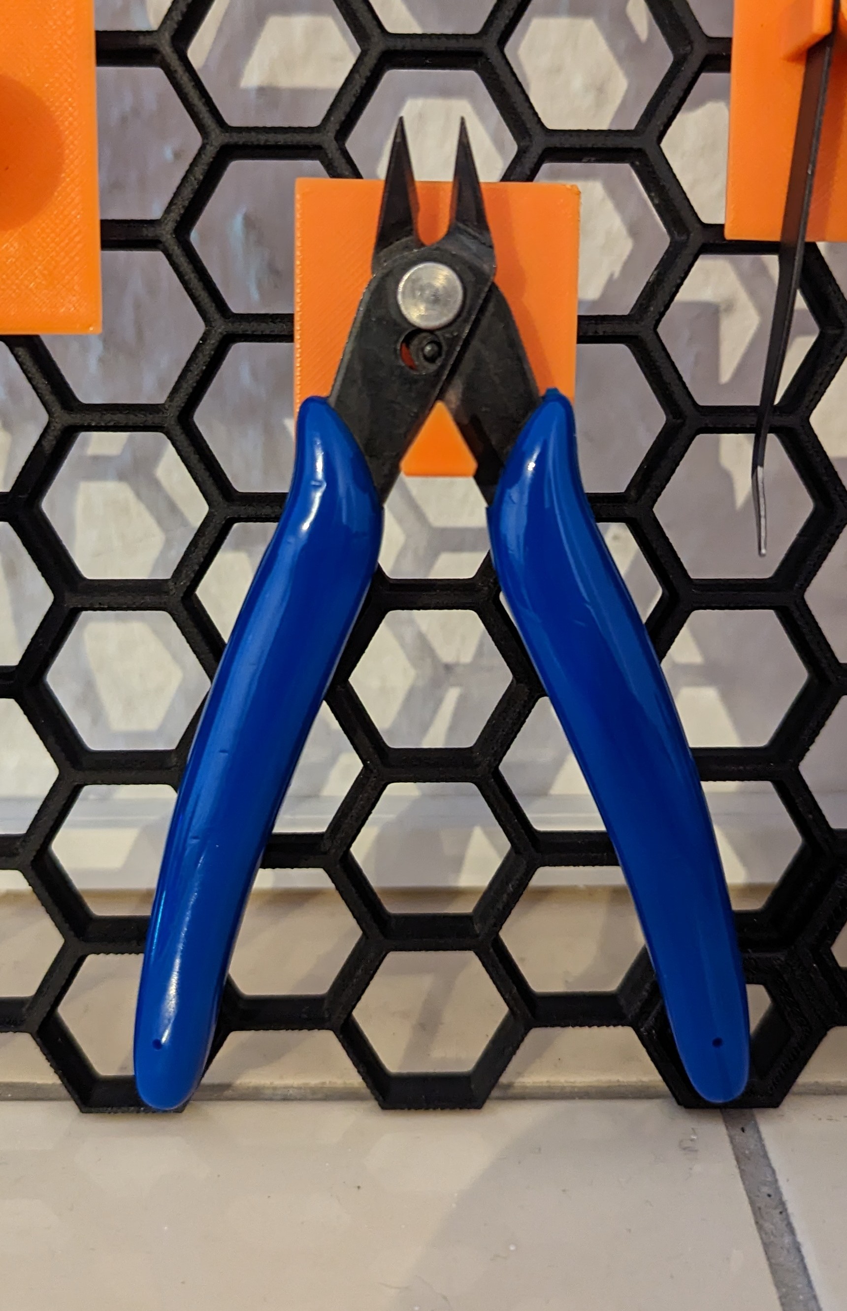 Honeycomb Wall - Pliers
