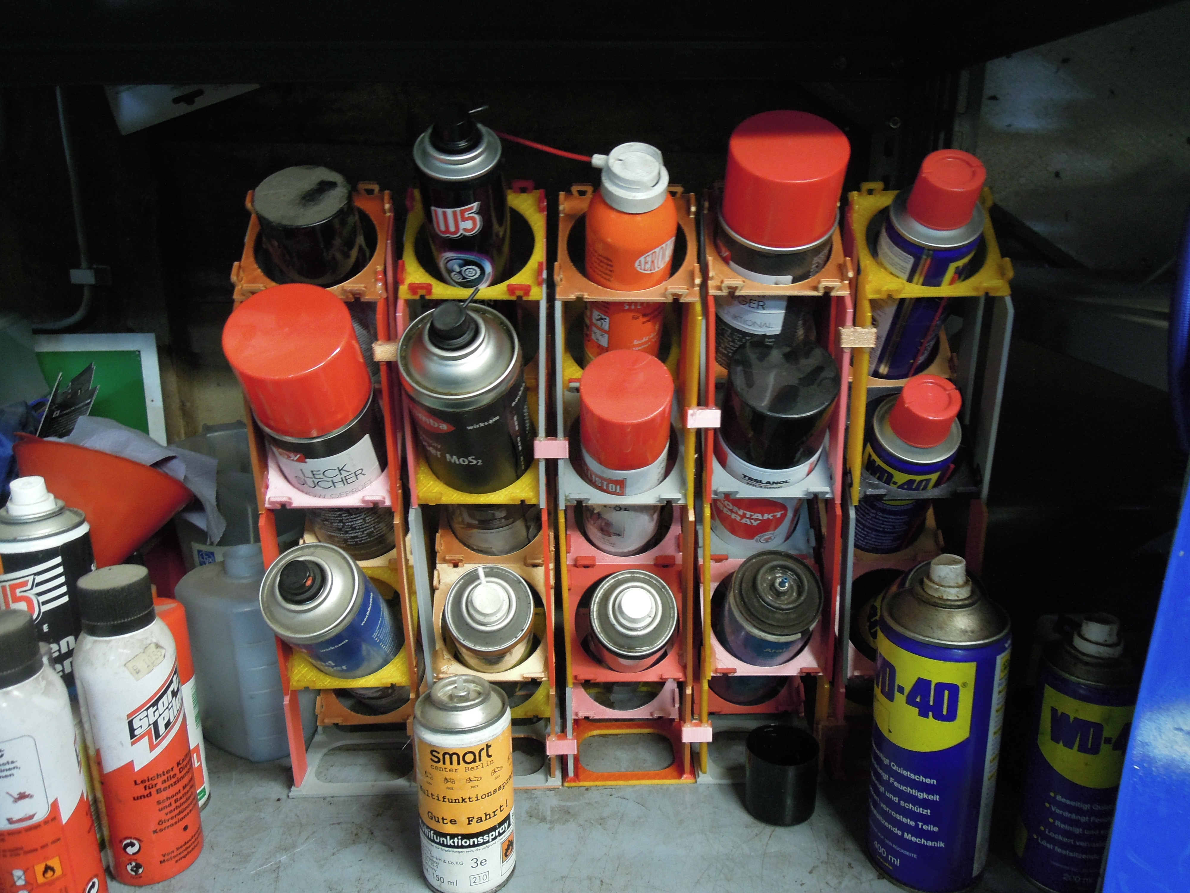 Spraycan stand / Spraydosenständer
