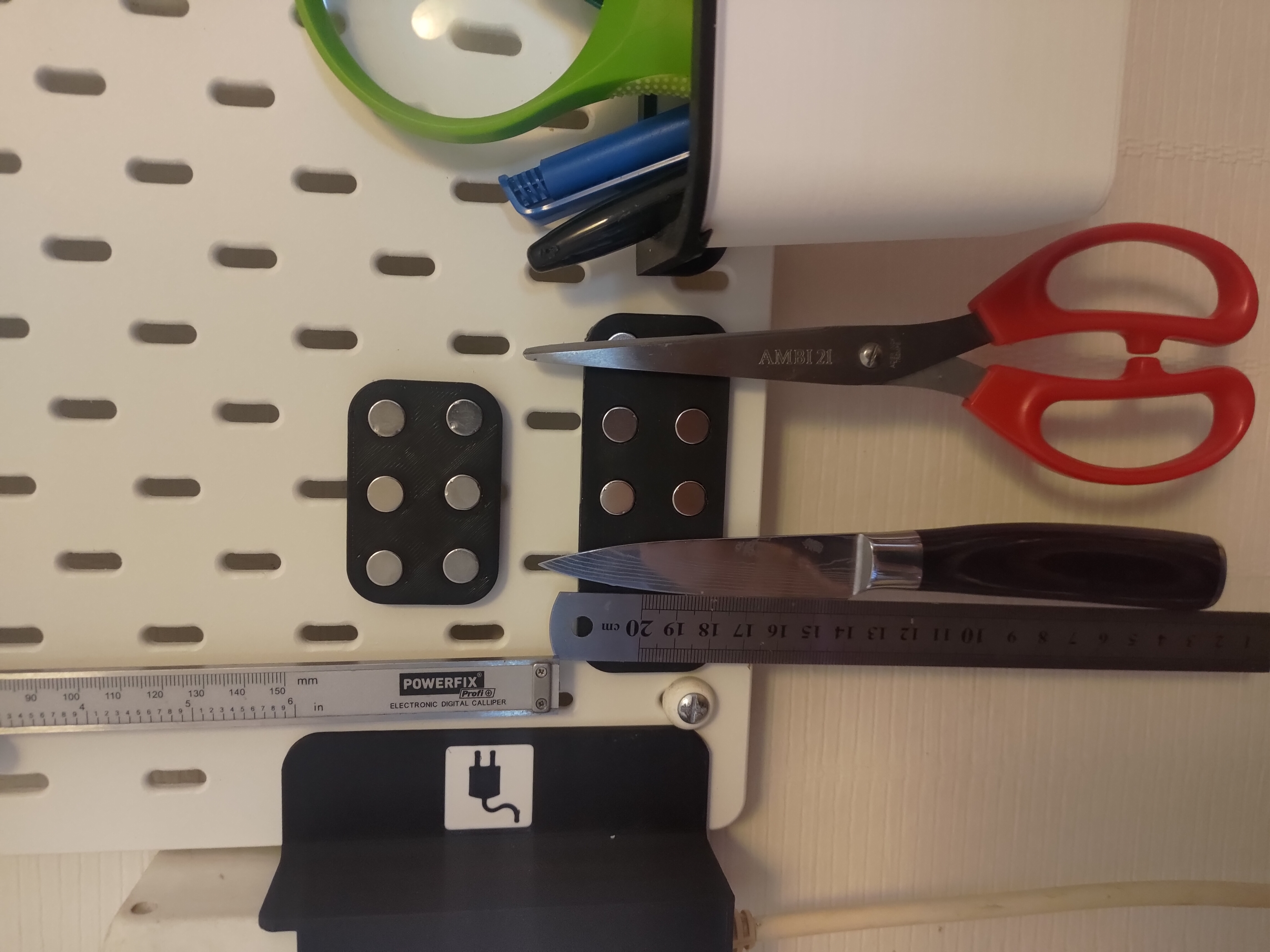 Skadis various magnetic mount