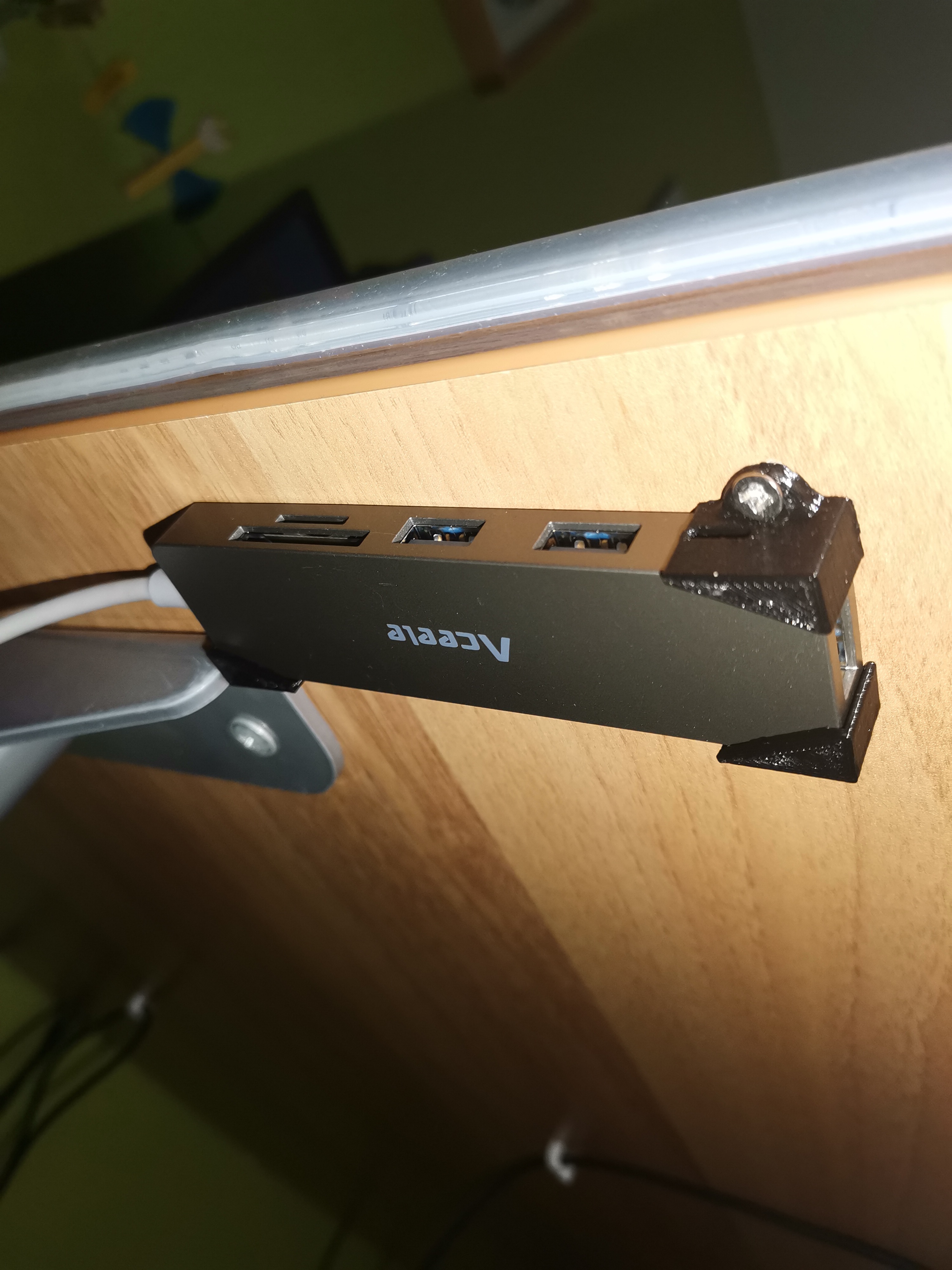 USB Hub Holder