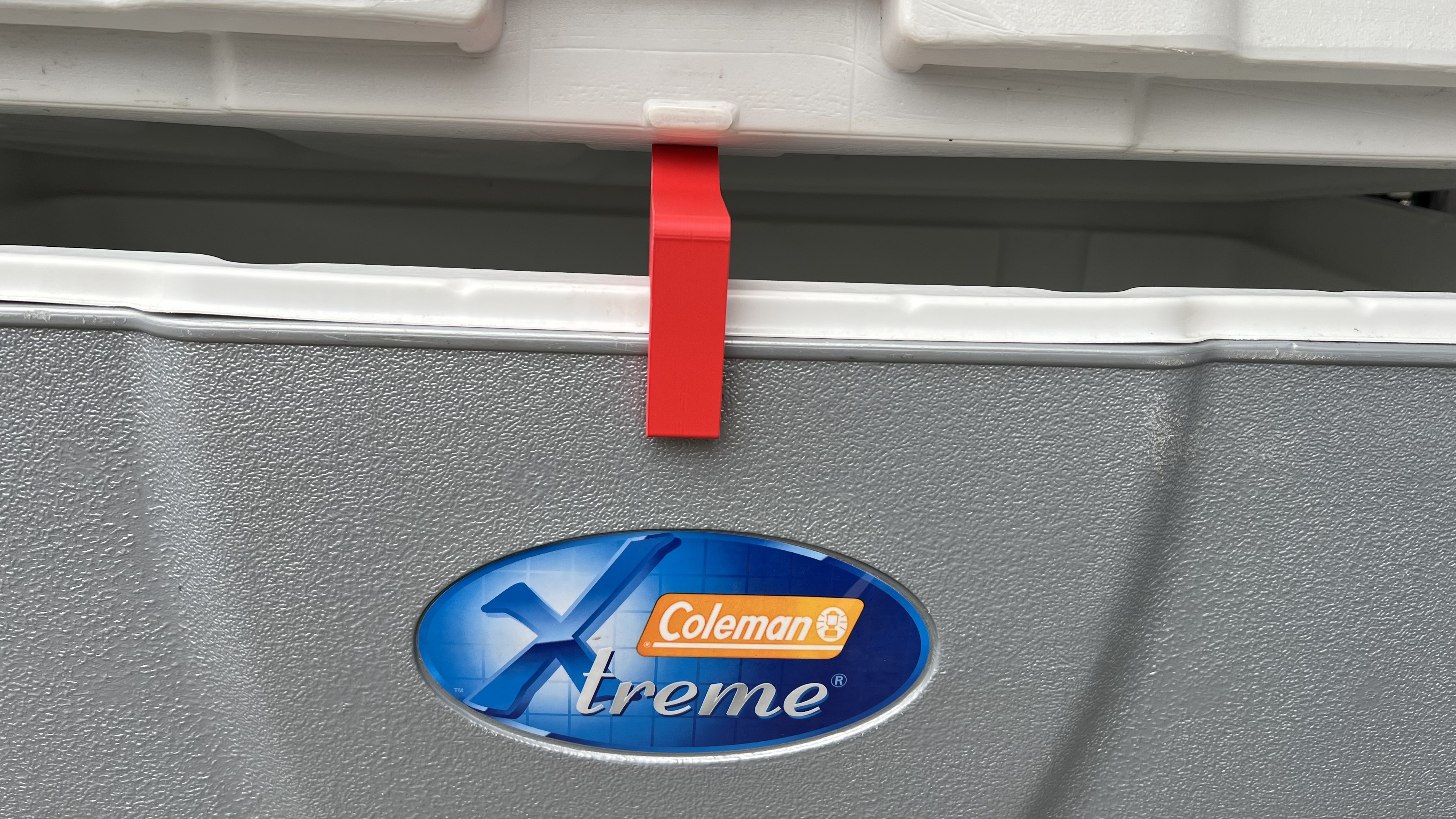 Coleman Xtreme 100QT Cooler Lid Prop