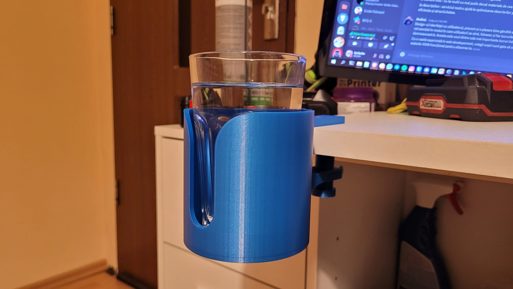 HoldMyDrink - A desk drink holder