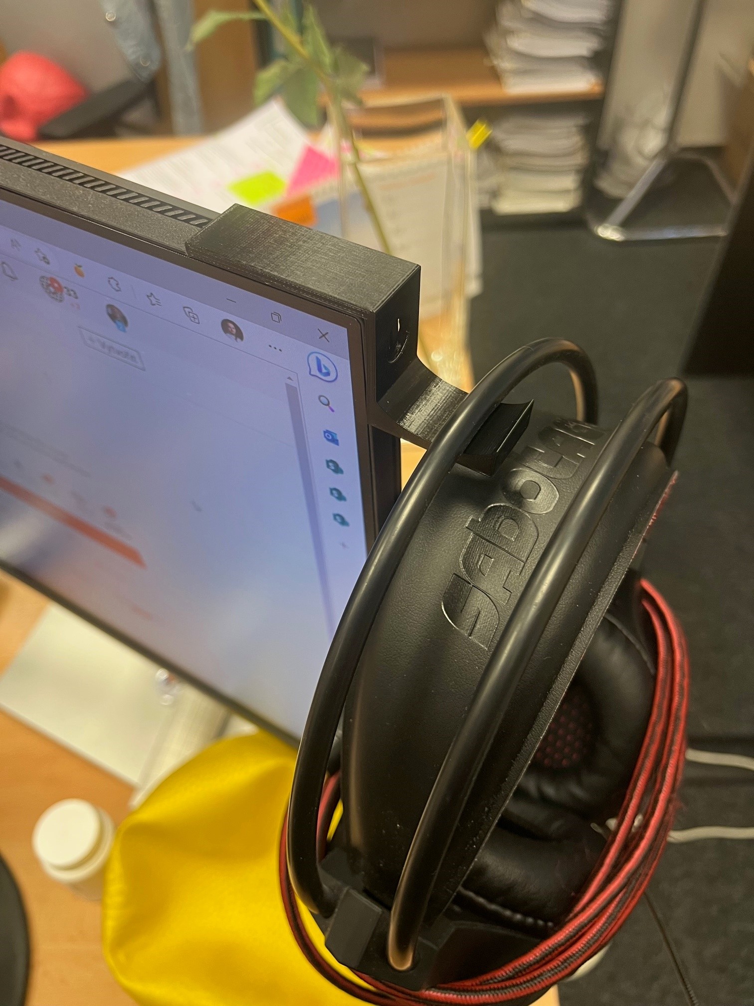 Universal Headset Holder for Monitor