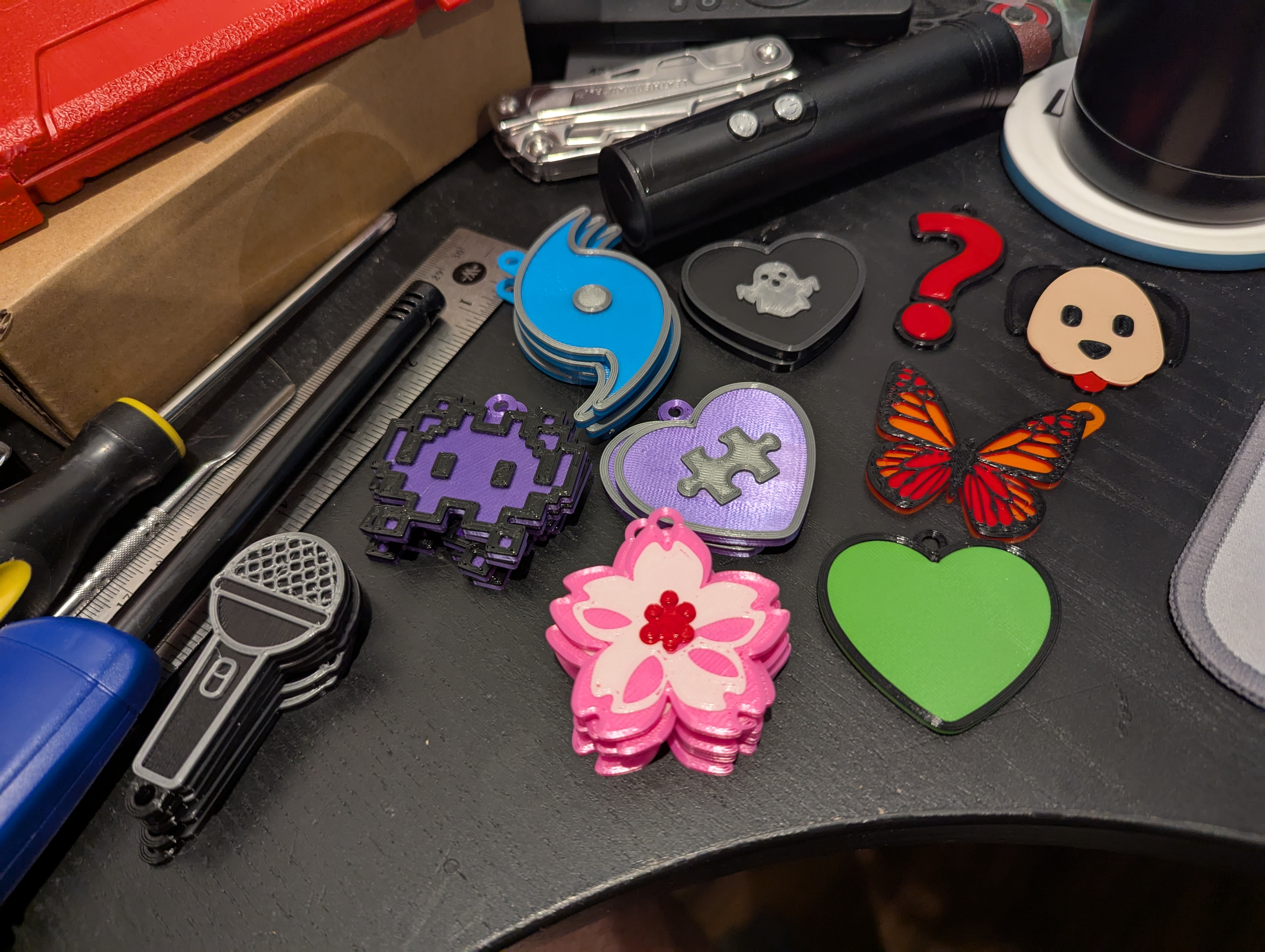 Space invader keychain - single tool multi-color