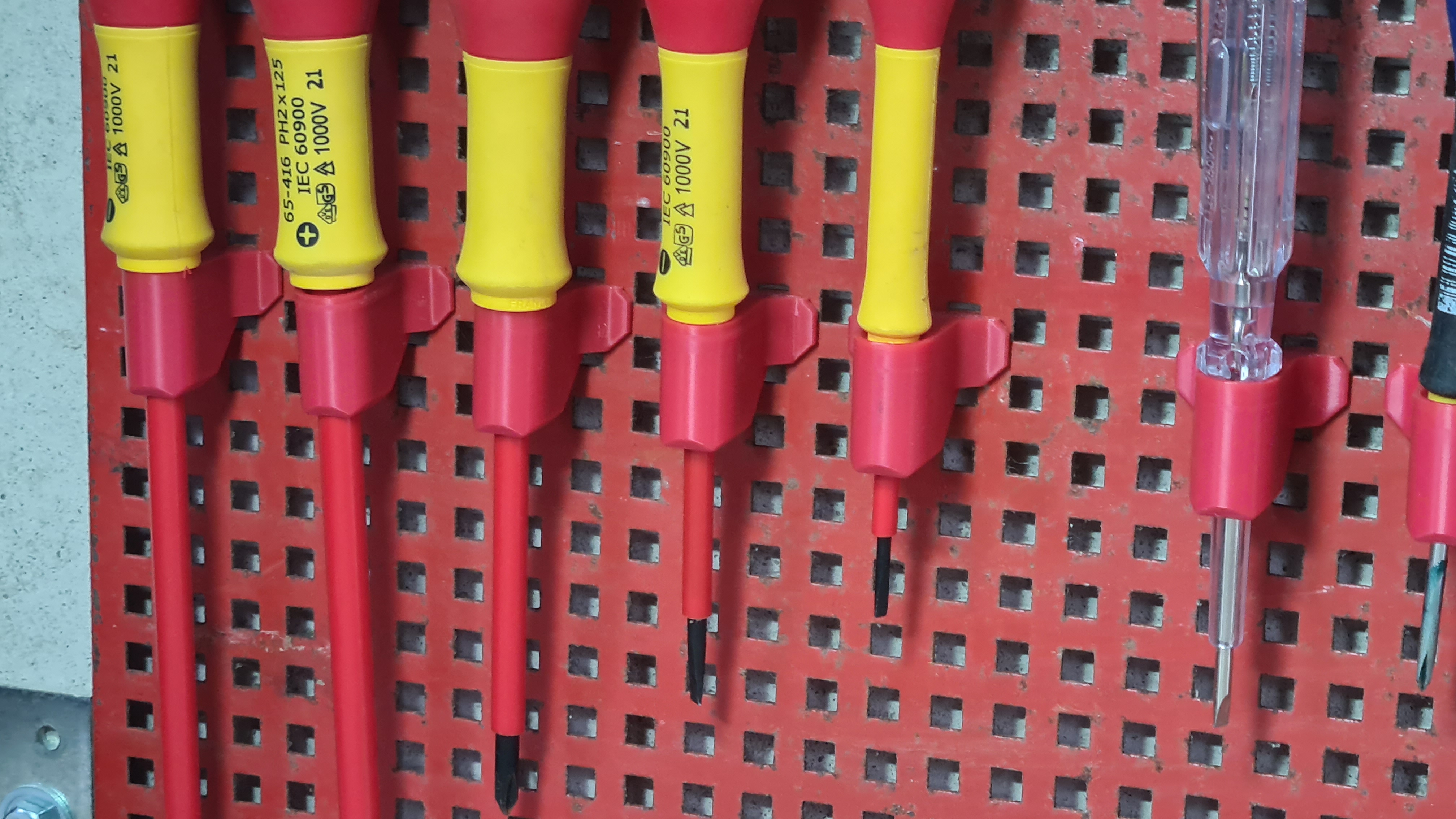 Square 6mm pegboard Screwdriver holder by Laguite Download free STL