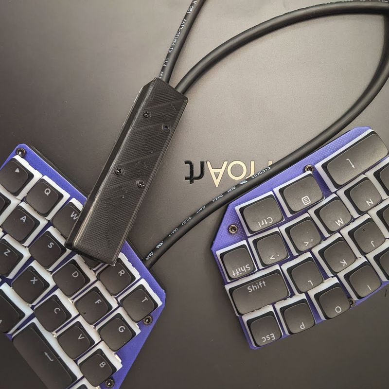 Split Keyboard with hand wired hot swap socket seats by banielbow ...