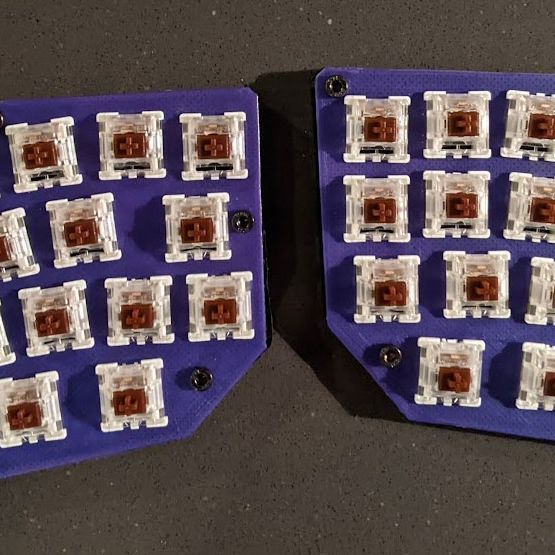 Split Keyboard with hand wired hot swap socket seats by banielbow ...