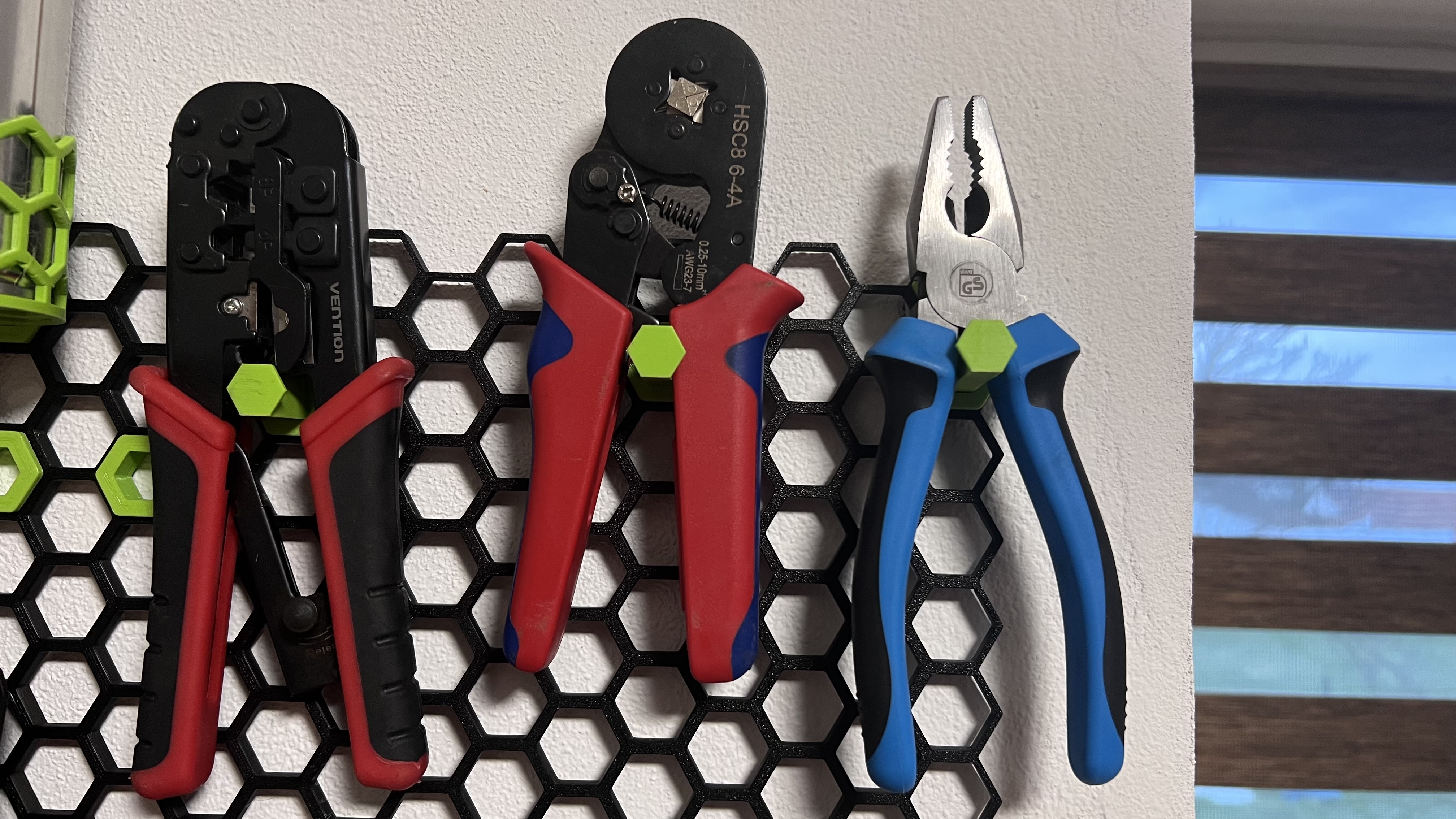 Pliers holder for HSW