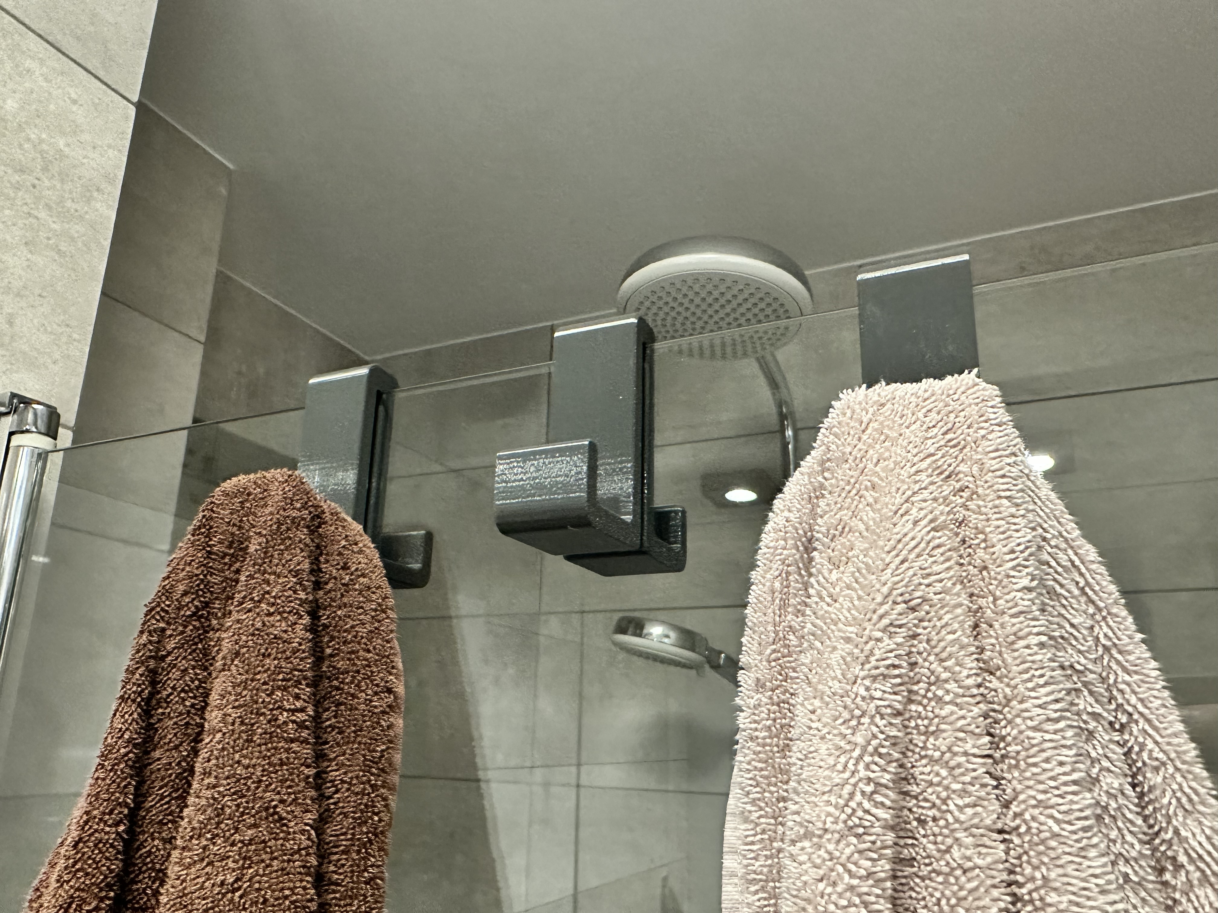 Simple double-sided shower towel hanger. Multi glass size 4-10 mm!