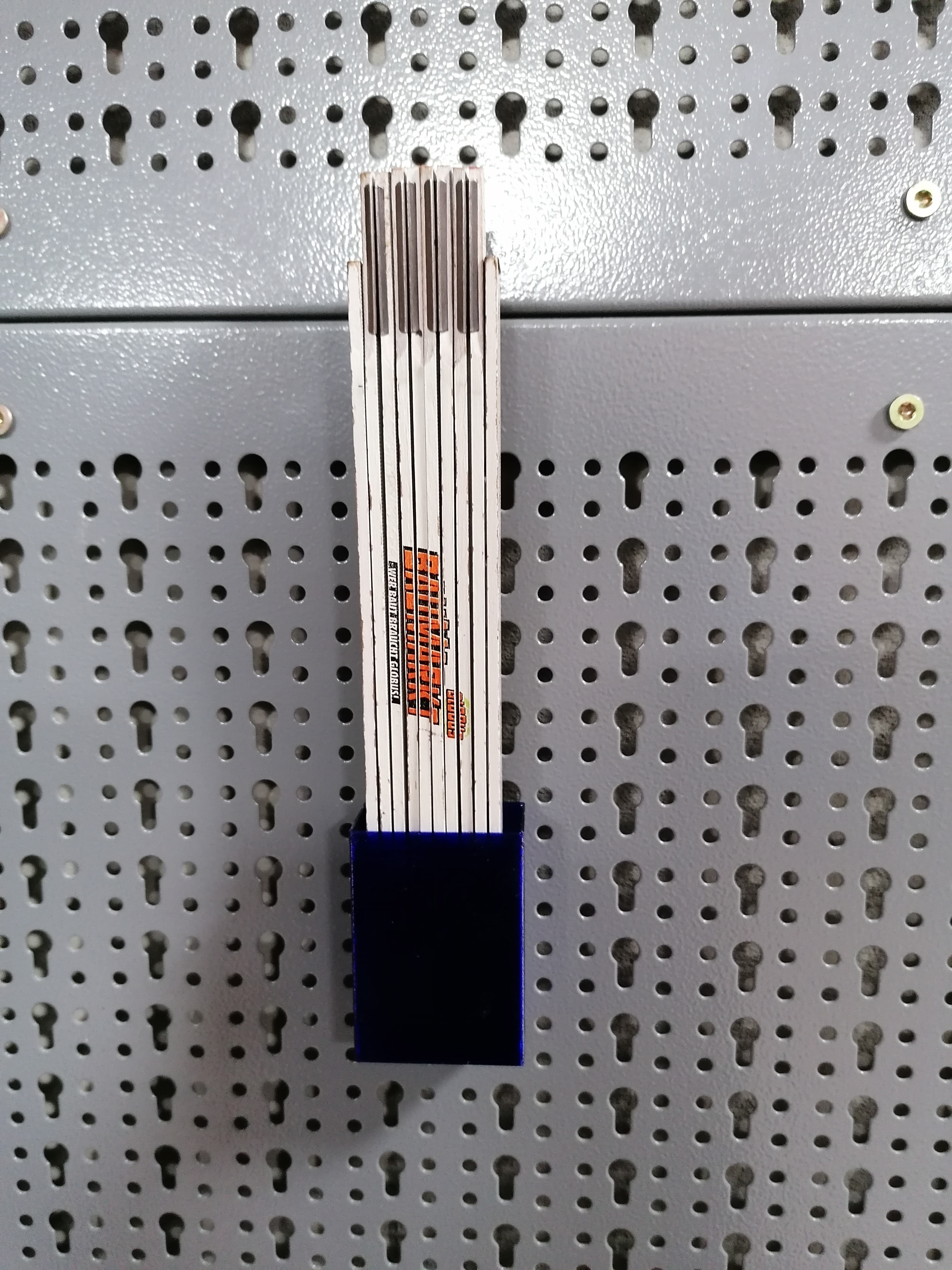 Držák pro skládací metr na děrovanou stěnu Mars Svratka - pegboard