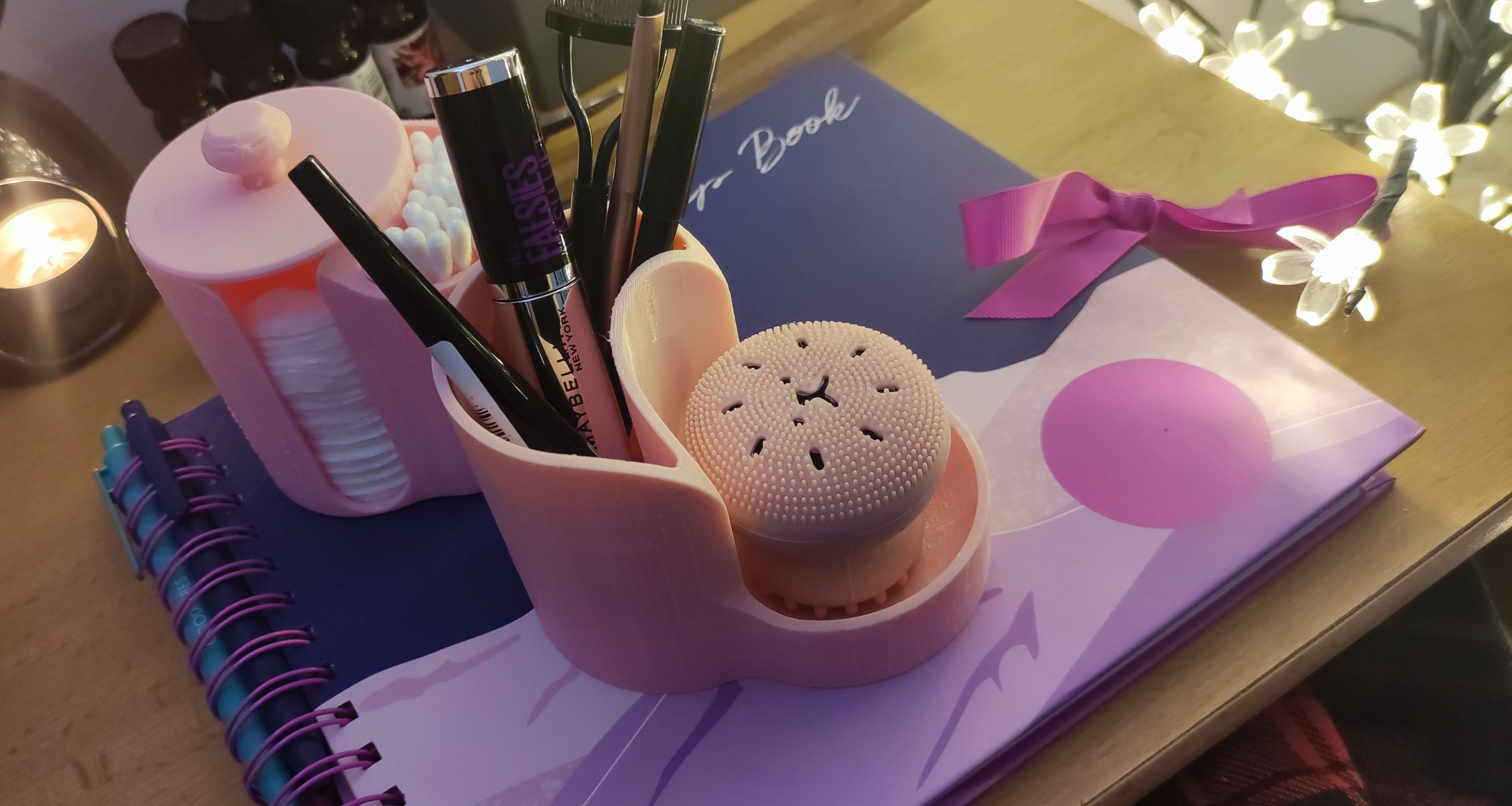 Makeup brushes and sponge container by Deli Pistačná Download free