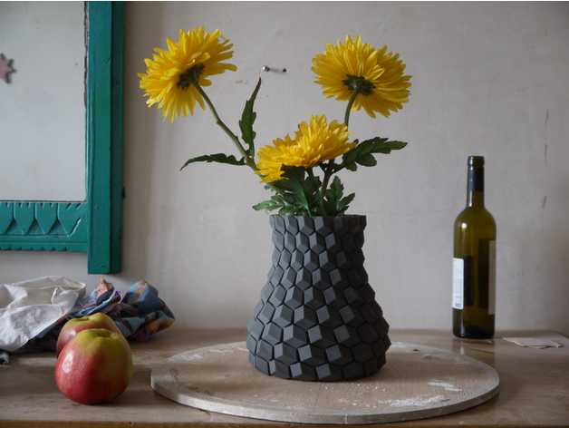 Curved honeycomb vase