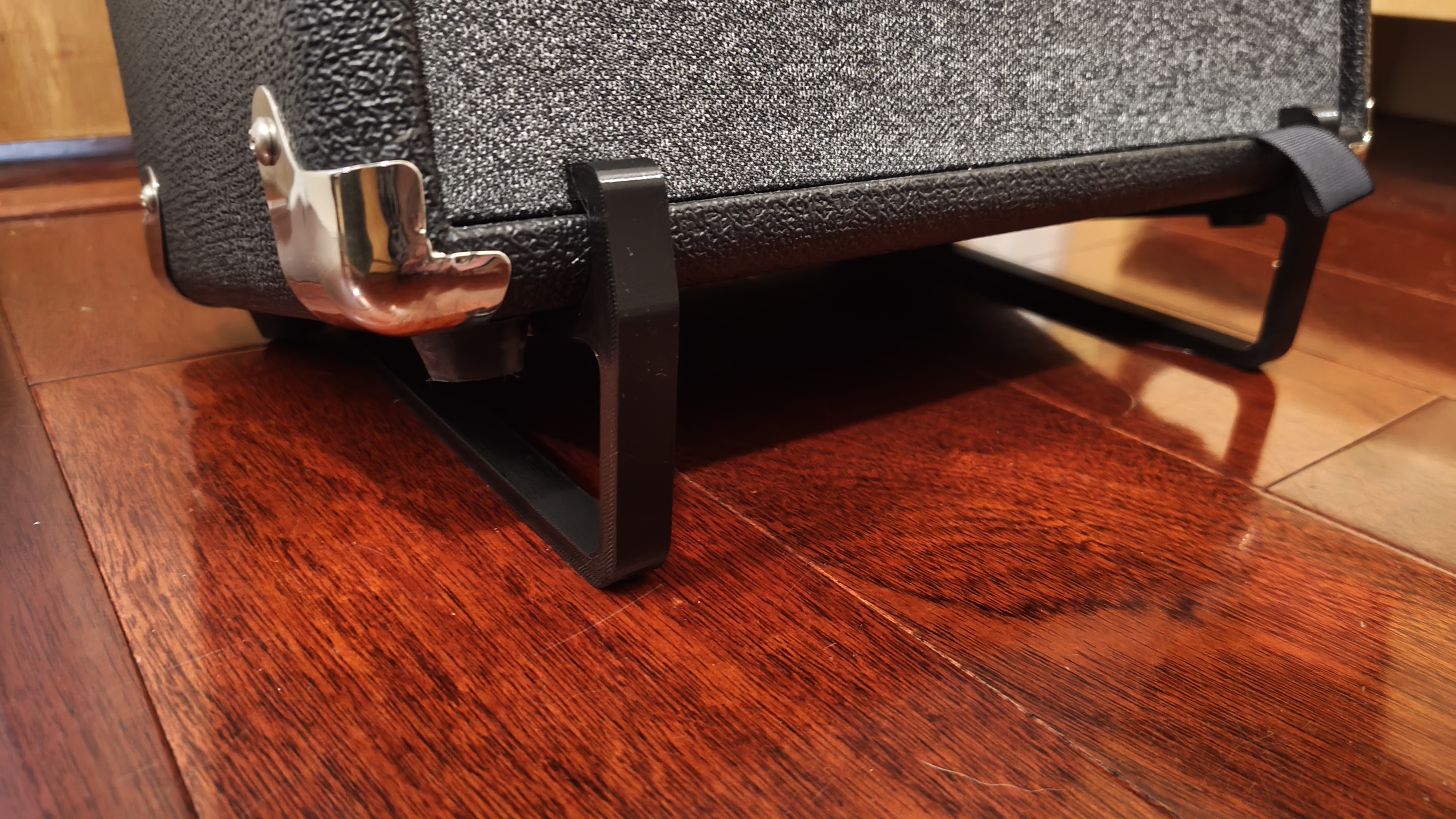 Angled stand for Fender Rumble 15