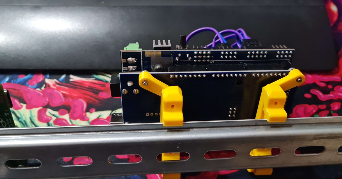DIN Rail Mounting Bracket for RAMPS / Arduino Mega by Nikita Jerkov