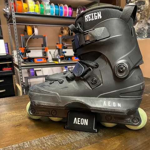 USD AEON Skate Stand