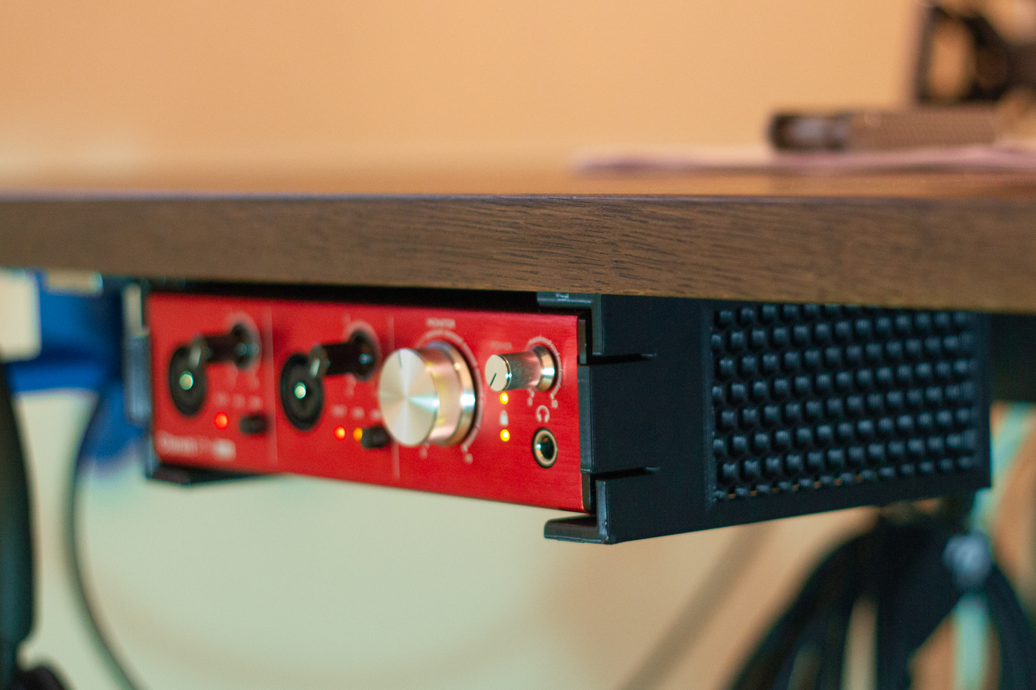 Focusrite Clarett/+ 2Pre - Interface Under Desk Mount