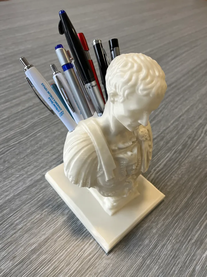 Pencil holder with Julius Caesar motif. by JaMi | Download free STL | Printables.com