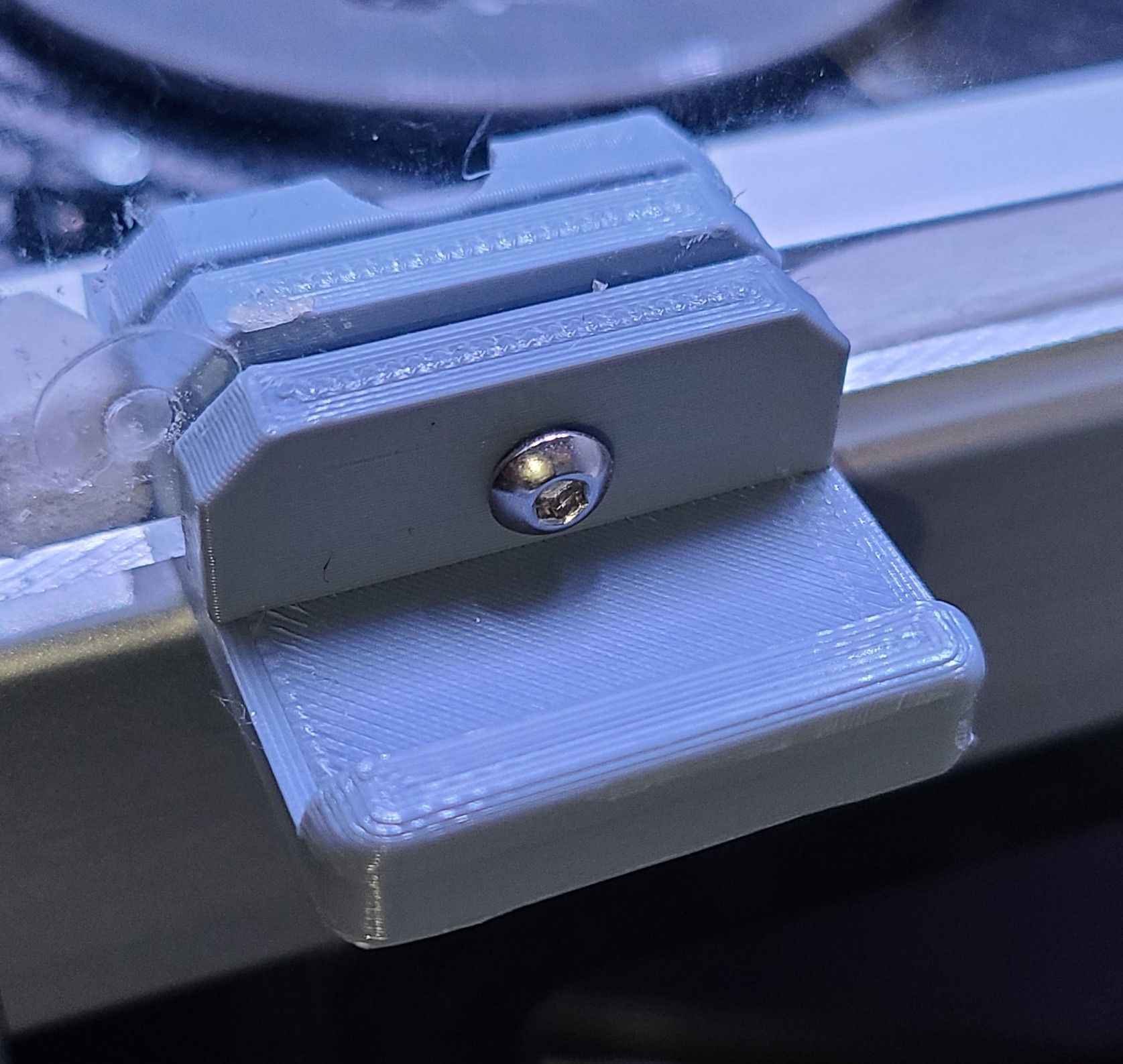 Magnetic catch/latch for plexiglass door for enclosure