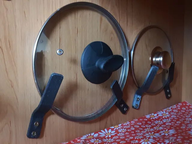 Improved pot lid holder