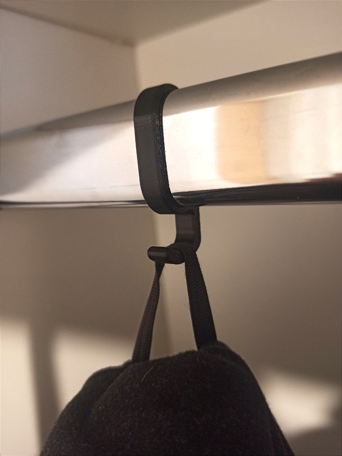Oval rail clothes hook