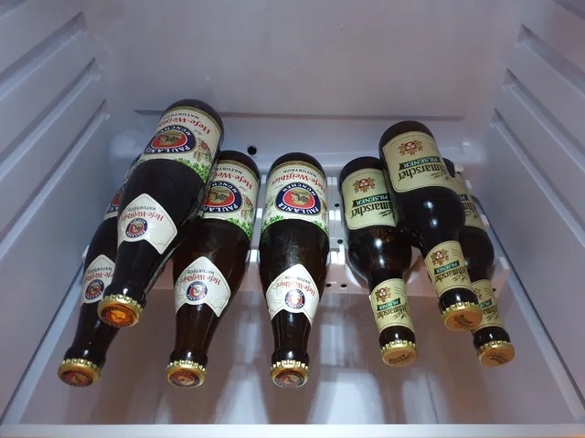 Beer bottle holder for the fridge