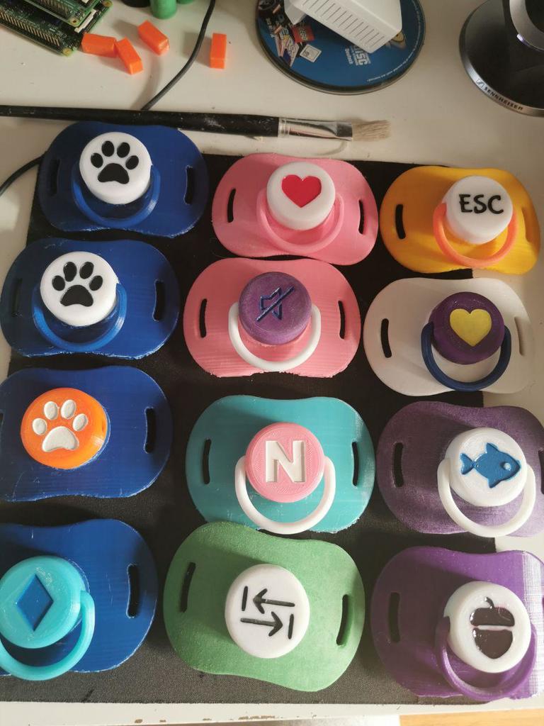 Miniatura 2 do modelo 3D Fursuit Pacifier