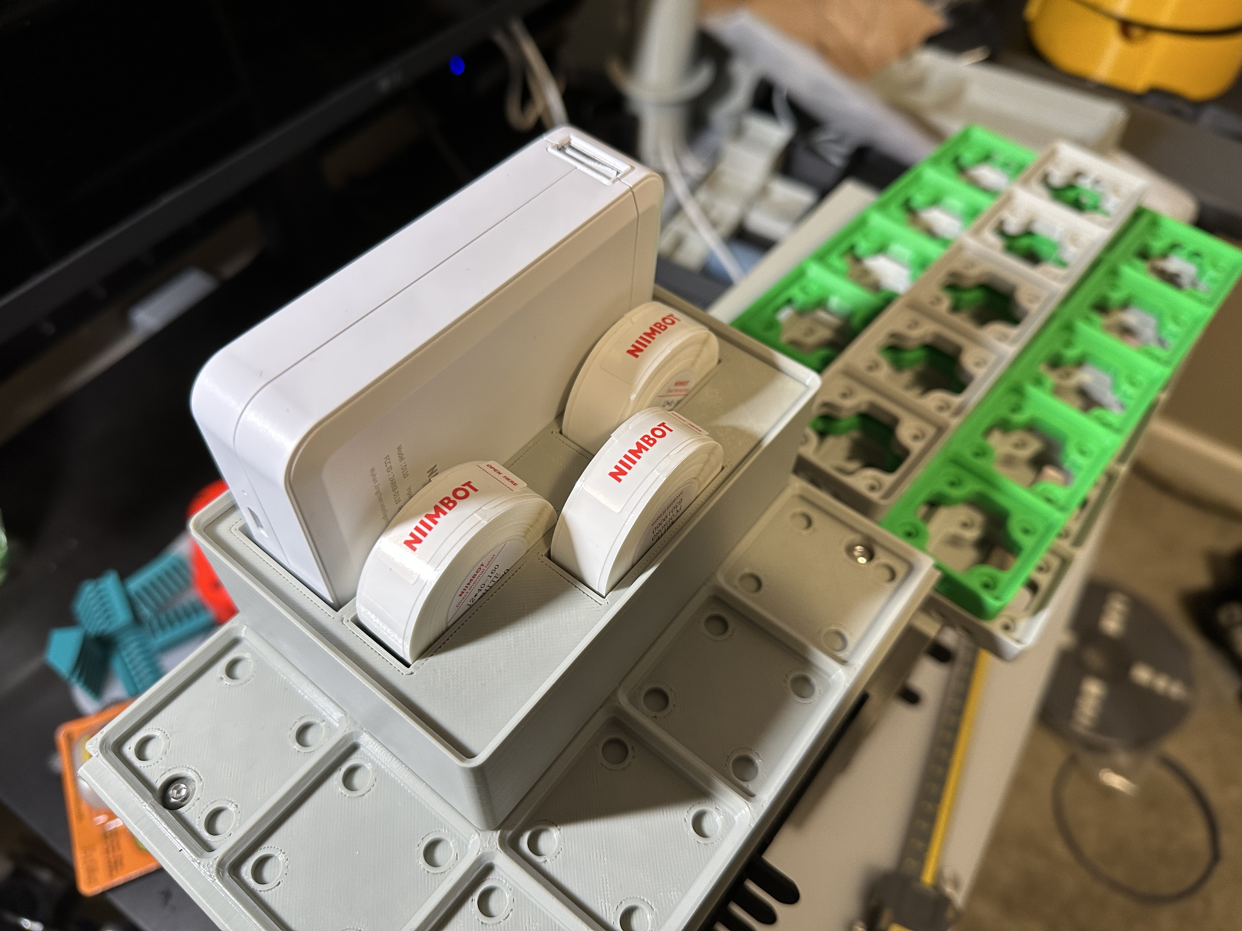 Niimbot label maker and extra label holder Gridfinity