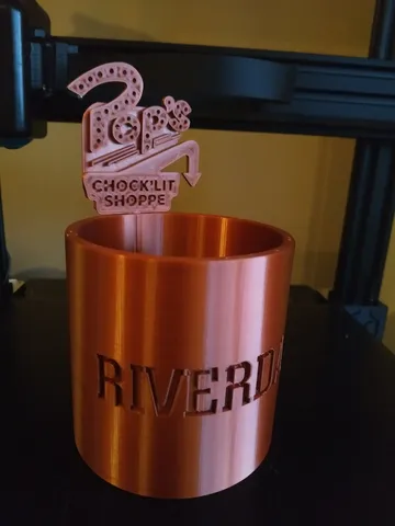 Riverdale pencil holder