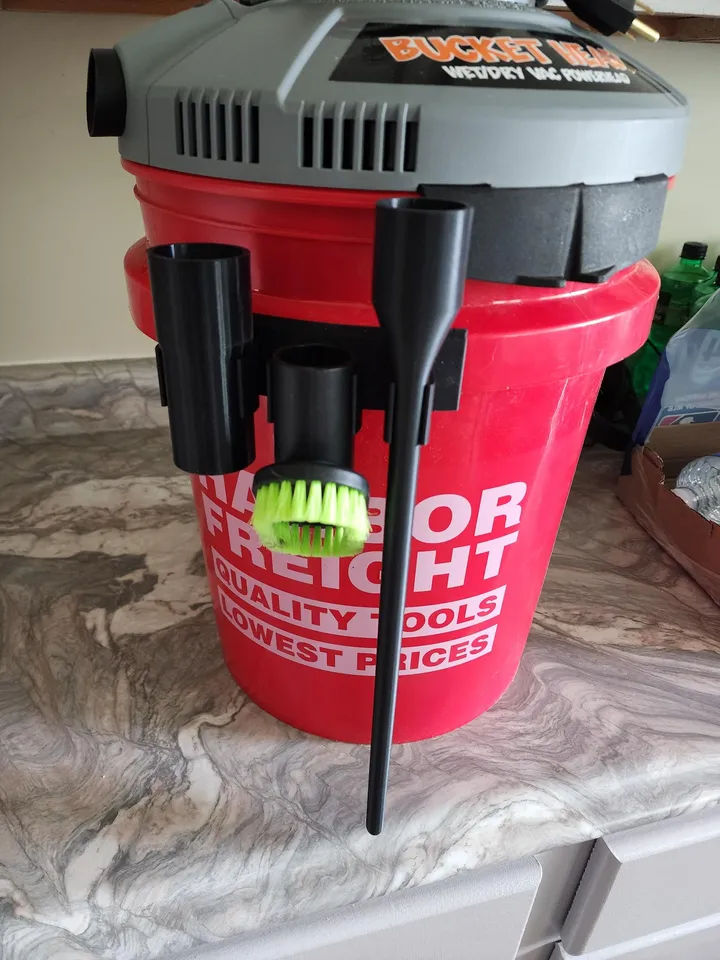 Accesories and holder for bucket head vacuum. by Wayne Erman