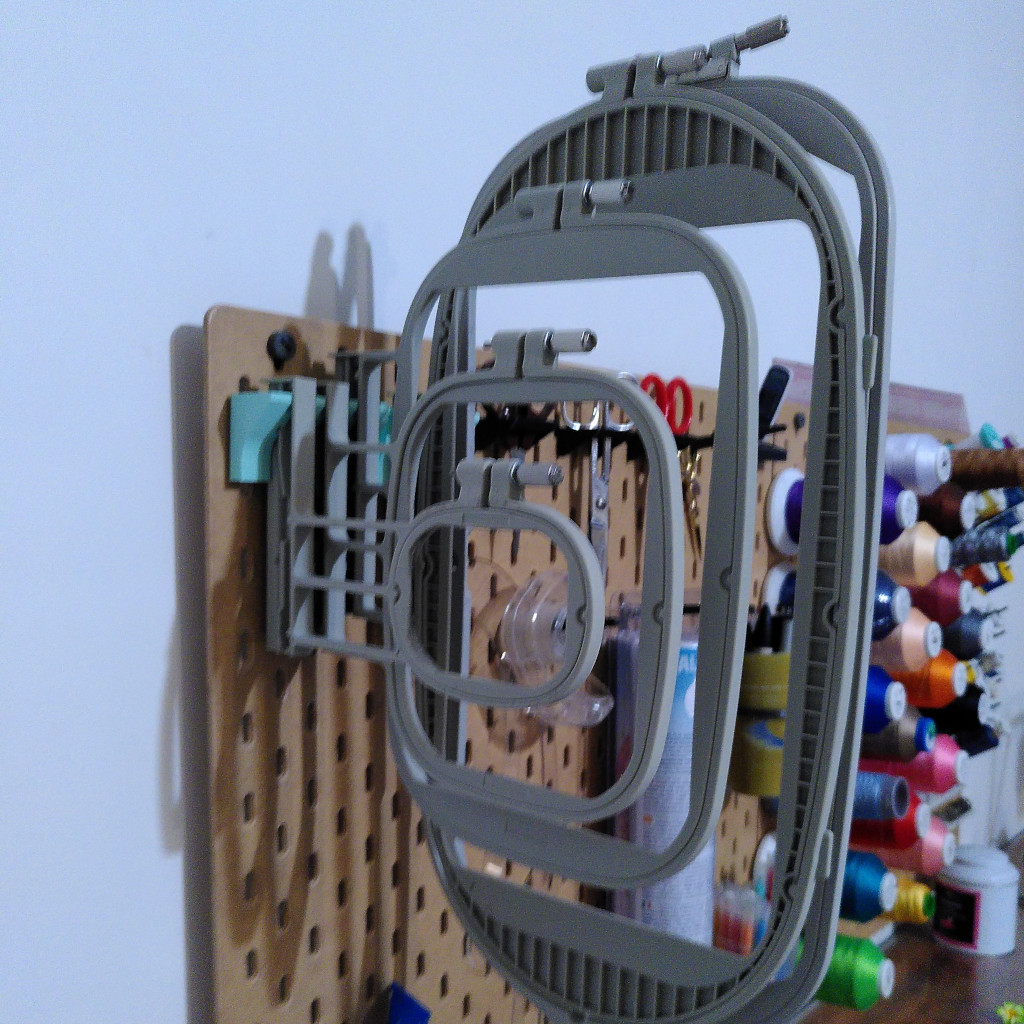 brother innovis hoops hook V3 screw and skadis fixation