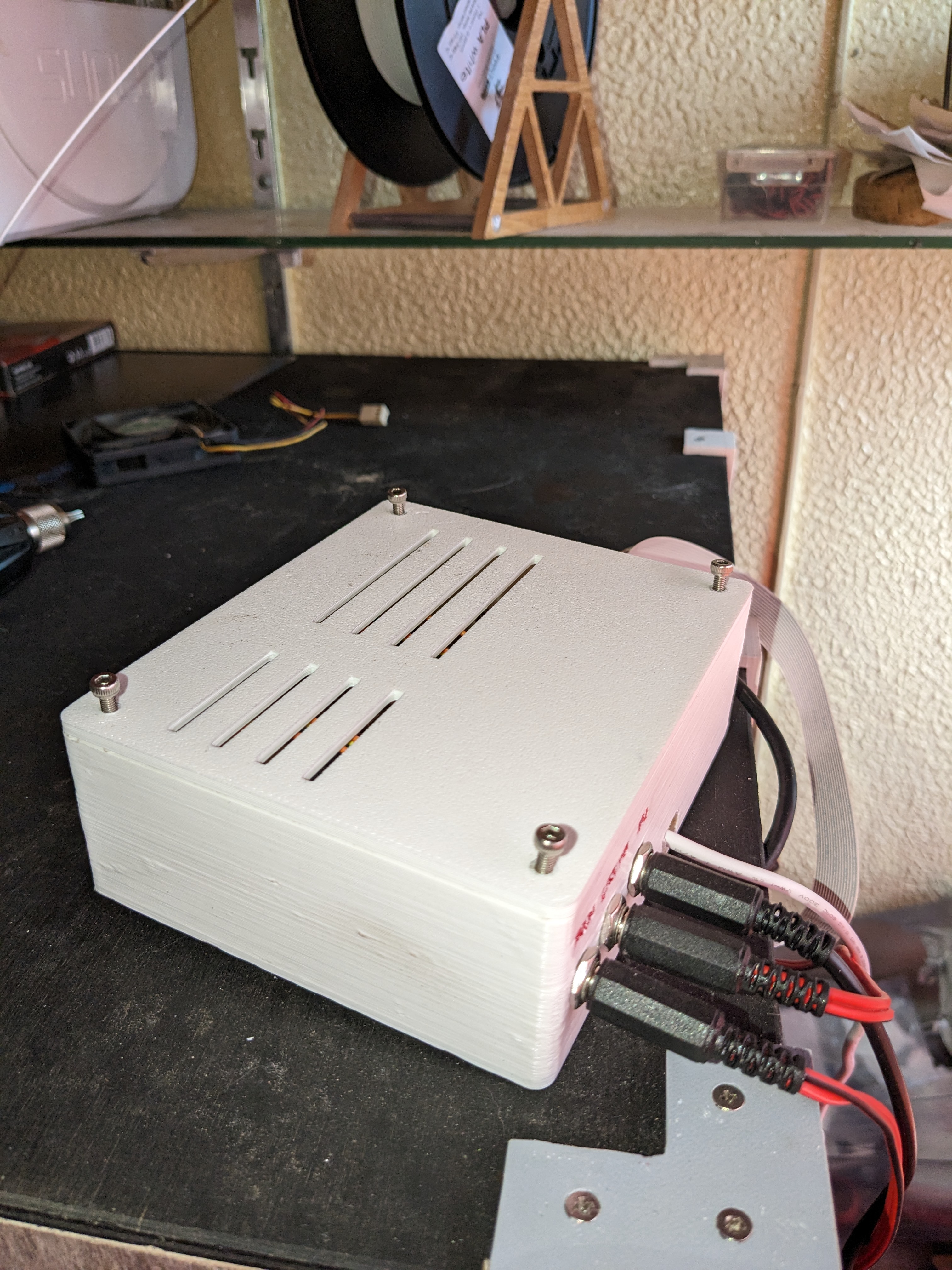 Miniatura 2 do modelo 3D Electronic Box for enclosure