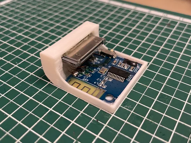 iPod 30-pin adapter case