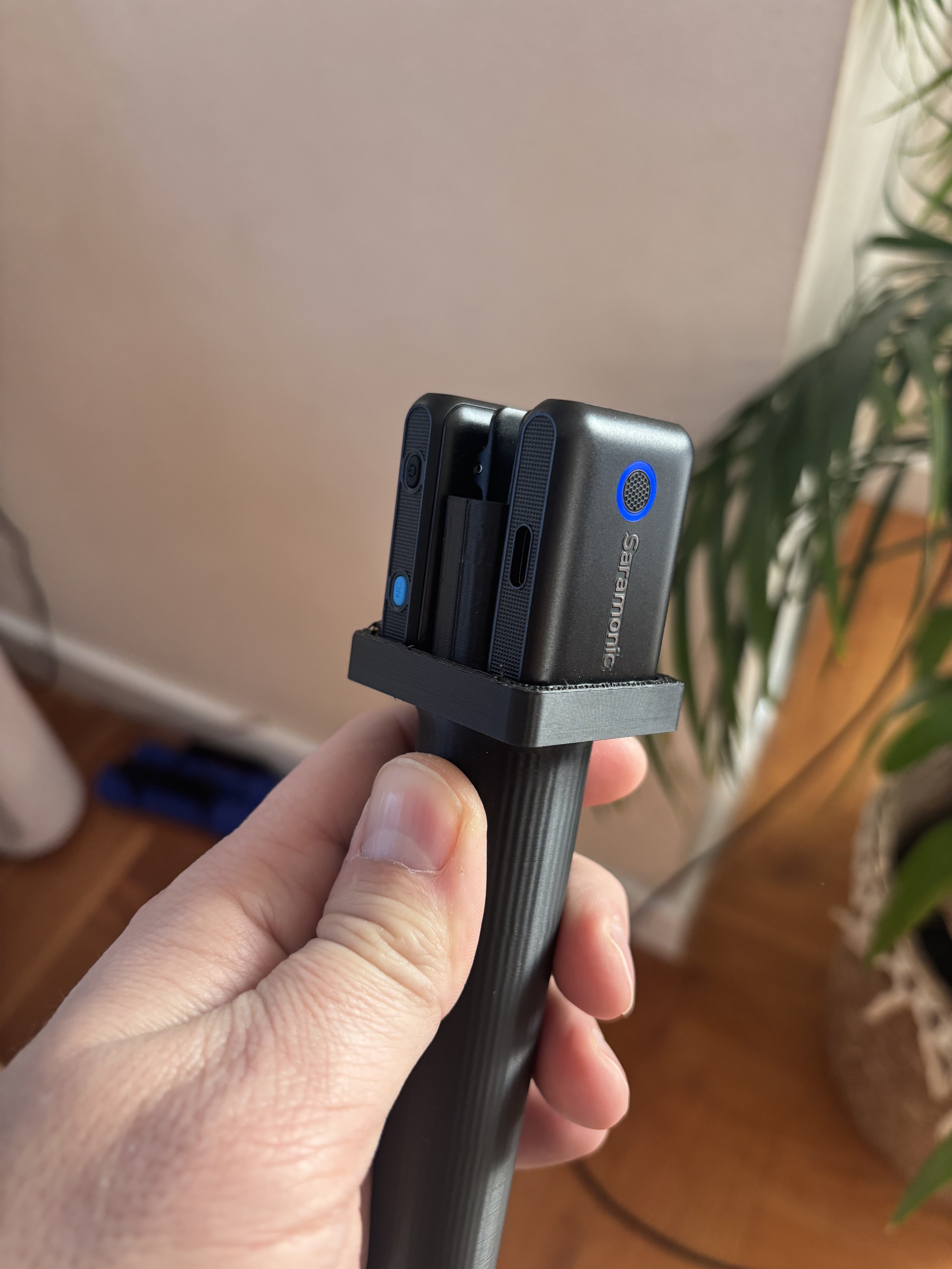 Saramonic Blink 500B2 +CC Wireless Microphone Handheld Grip & Mount