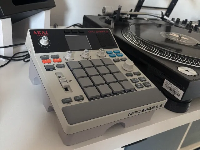 MPC Sample Stand