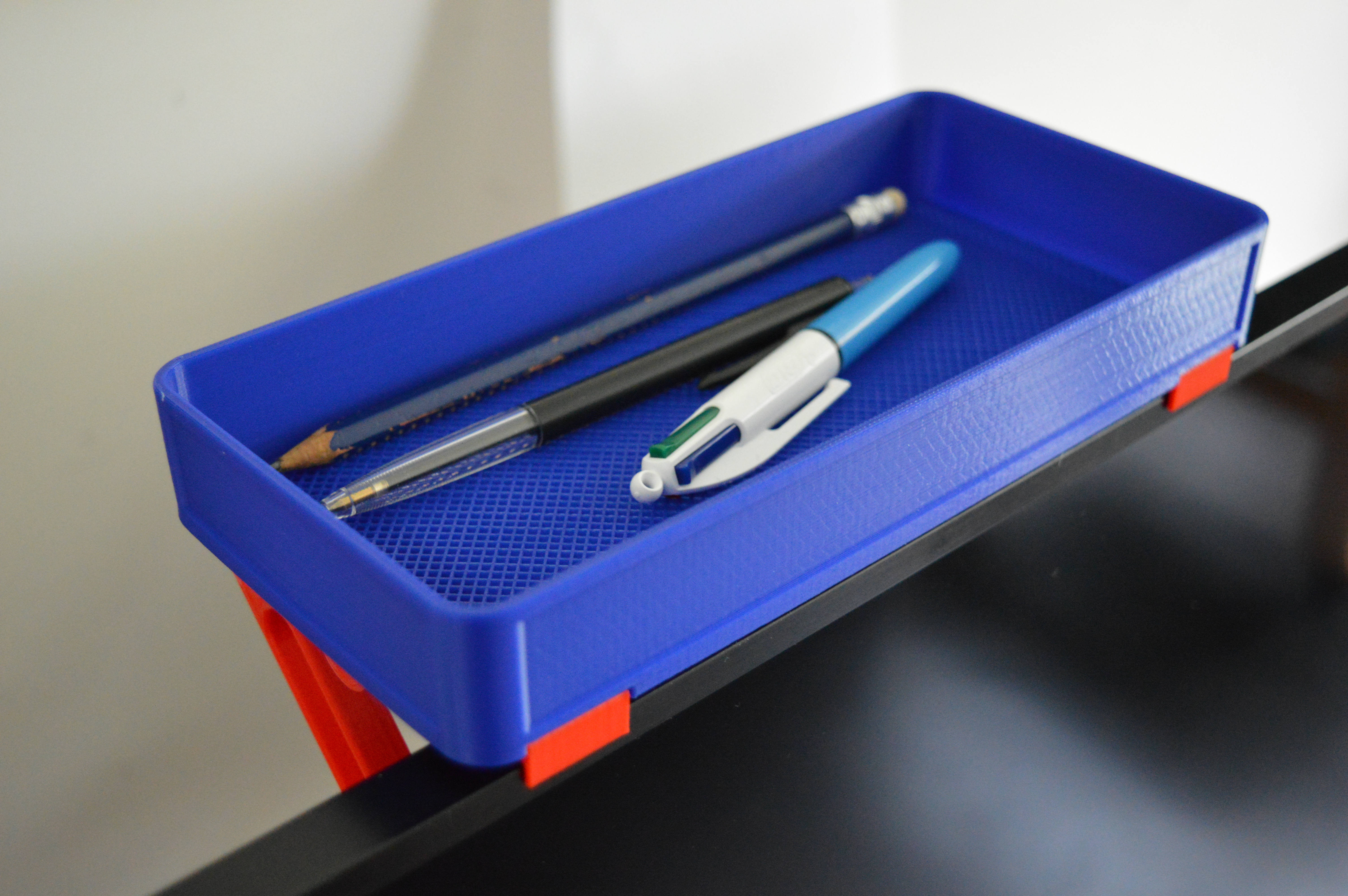 Top monitor basket