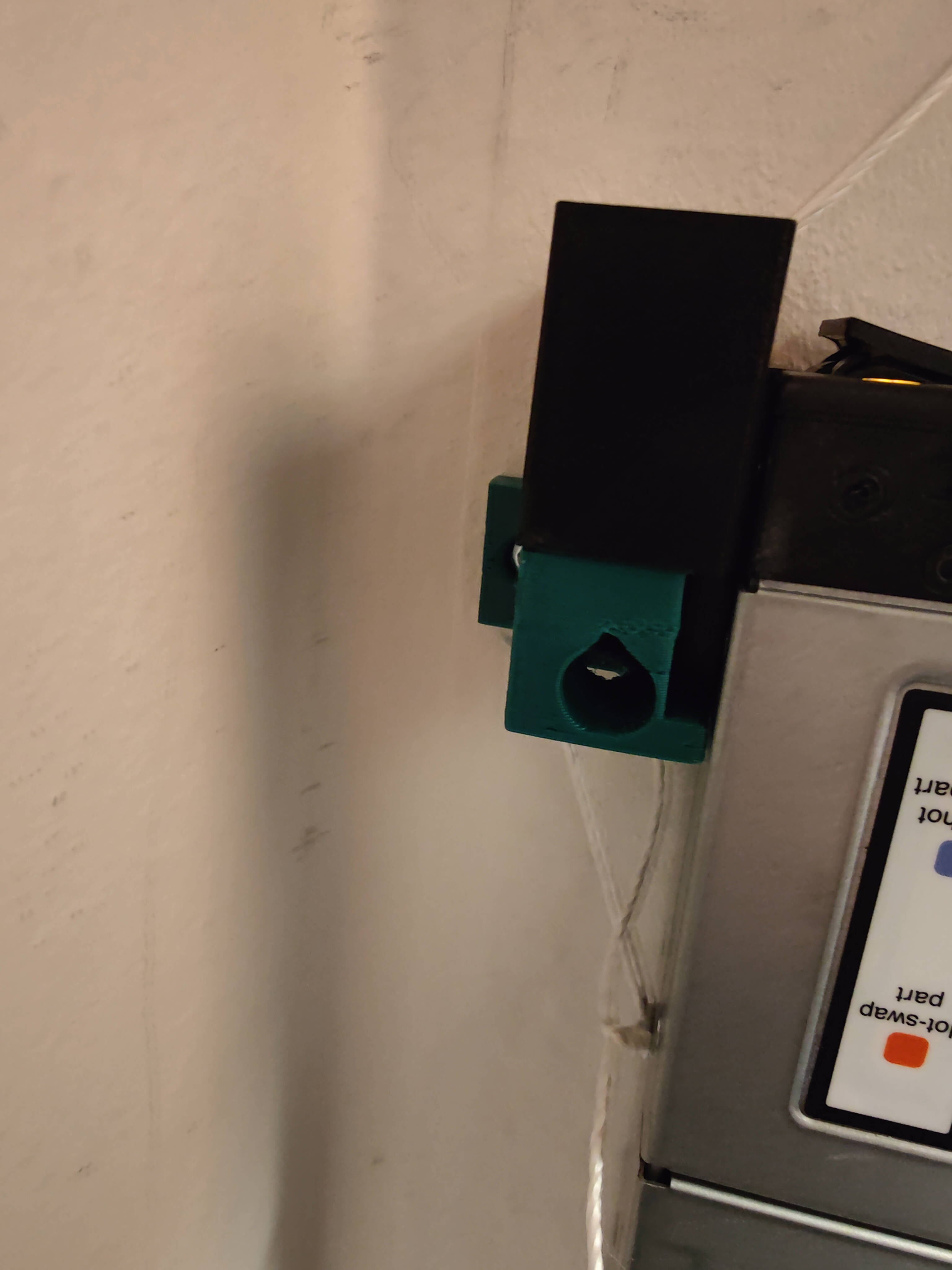 1U Rack Server Wall Mount (Lenovo X3550 M5)