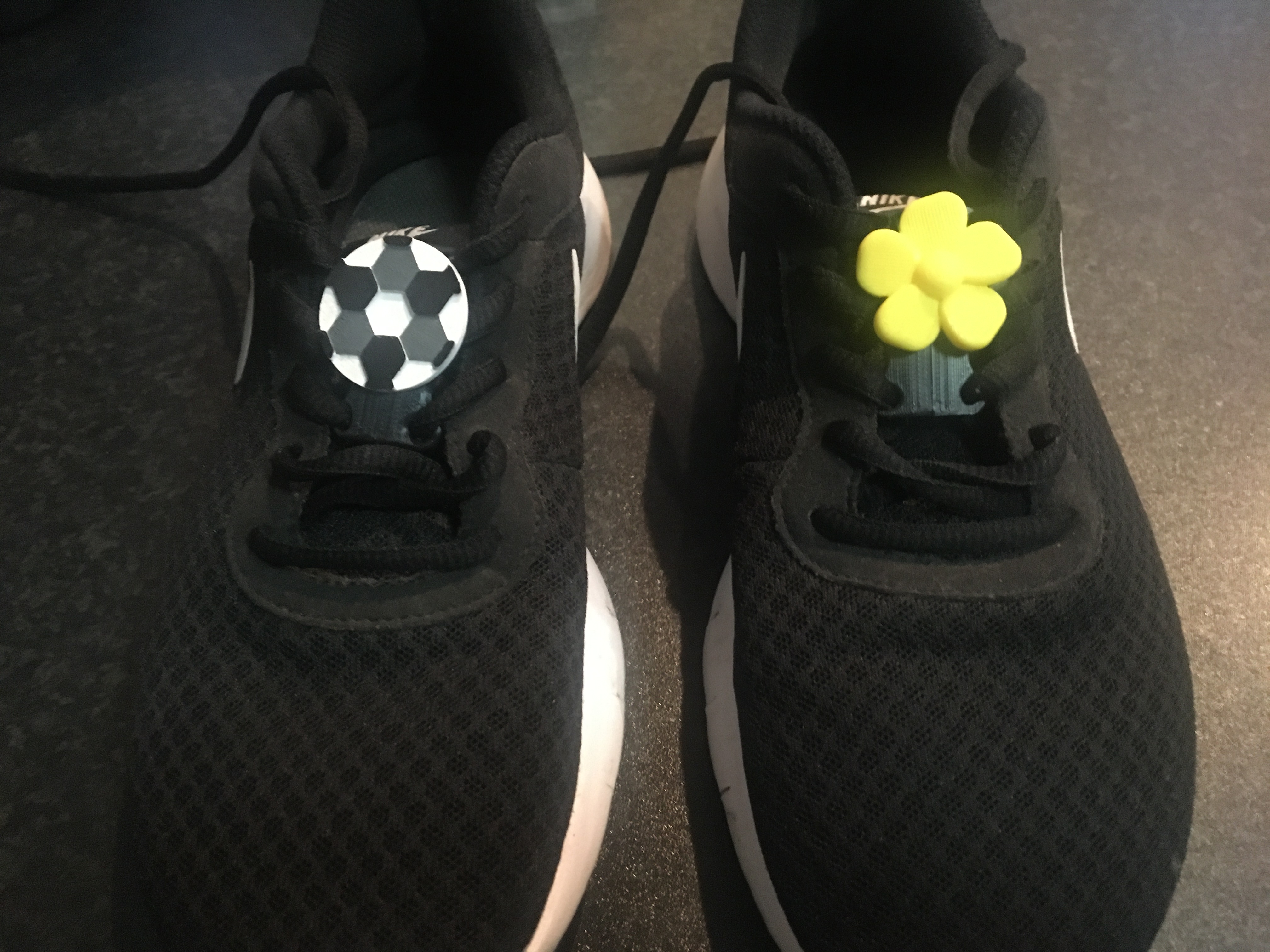 Magnetic Shoelaces
