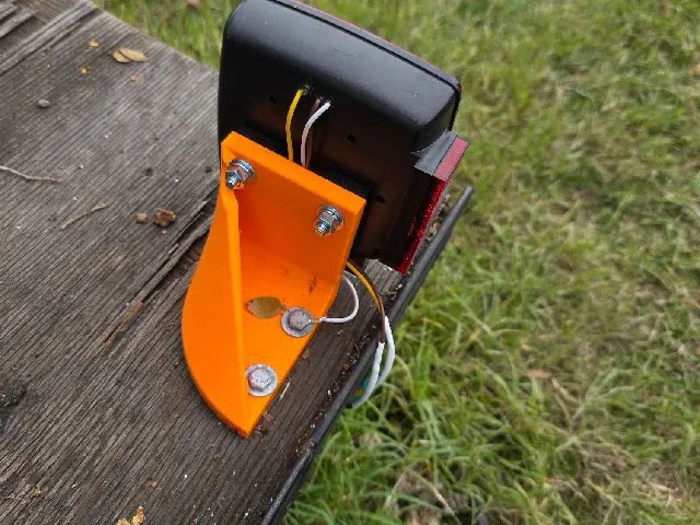 Flat bed trailer lights mount