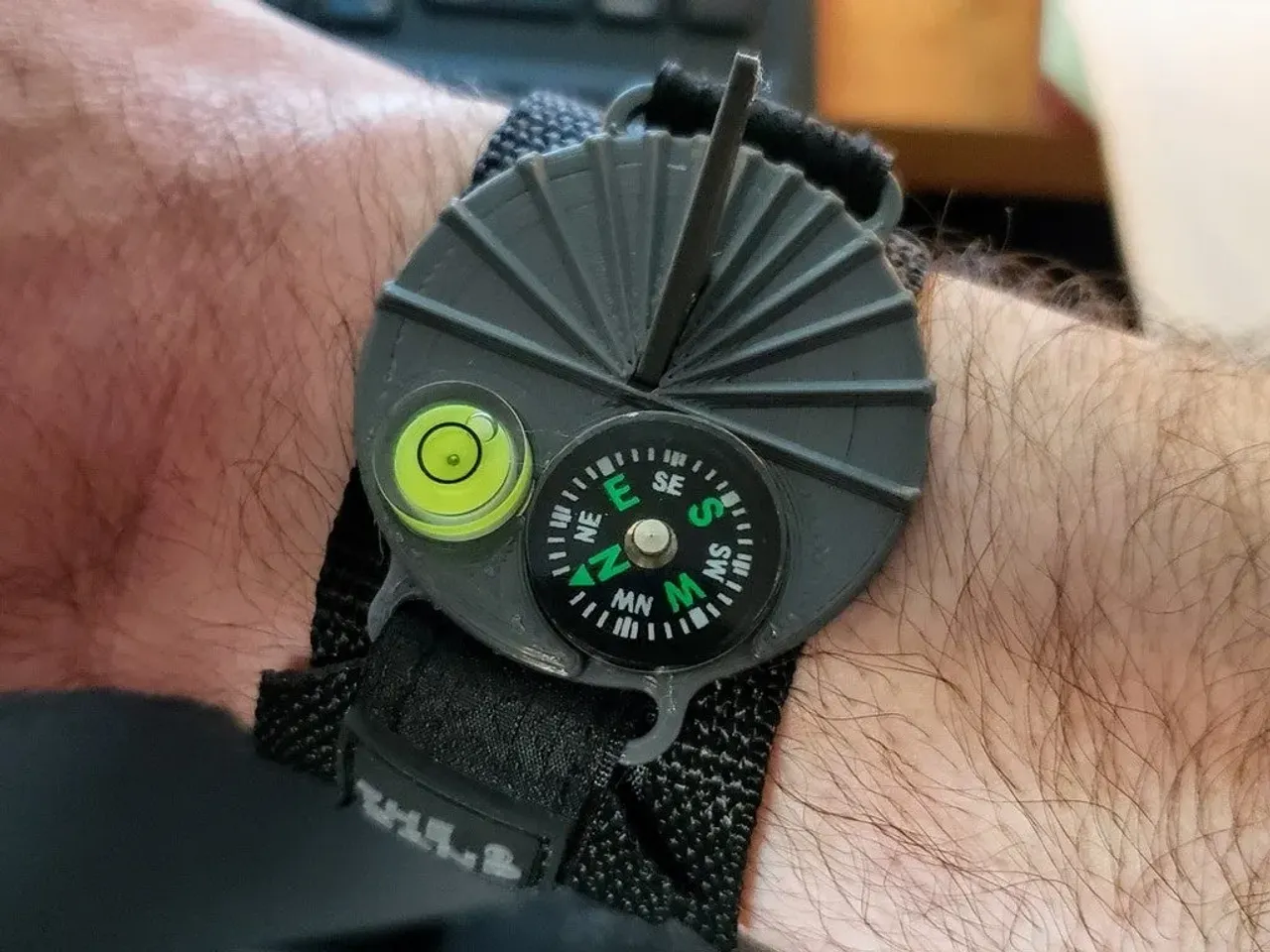 Simple Sun Dial Wristwatch by Gdalya Download free STL model