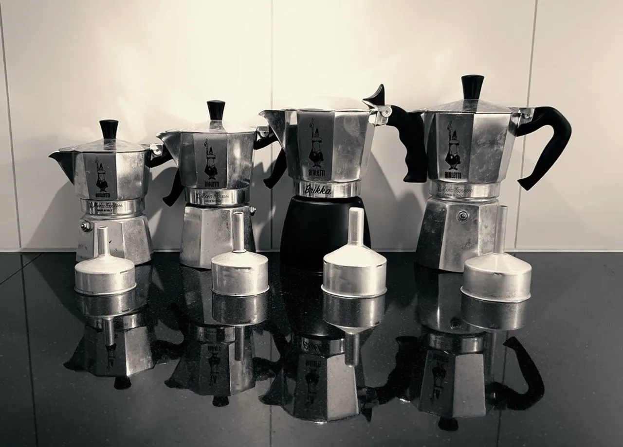 Bialetti Moka 6-cup Funnel Stand. Stove Top Espresso / Coffee Maker.  Multiple Colors Available. 