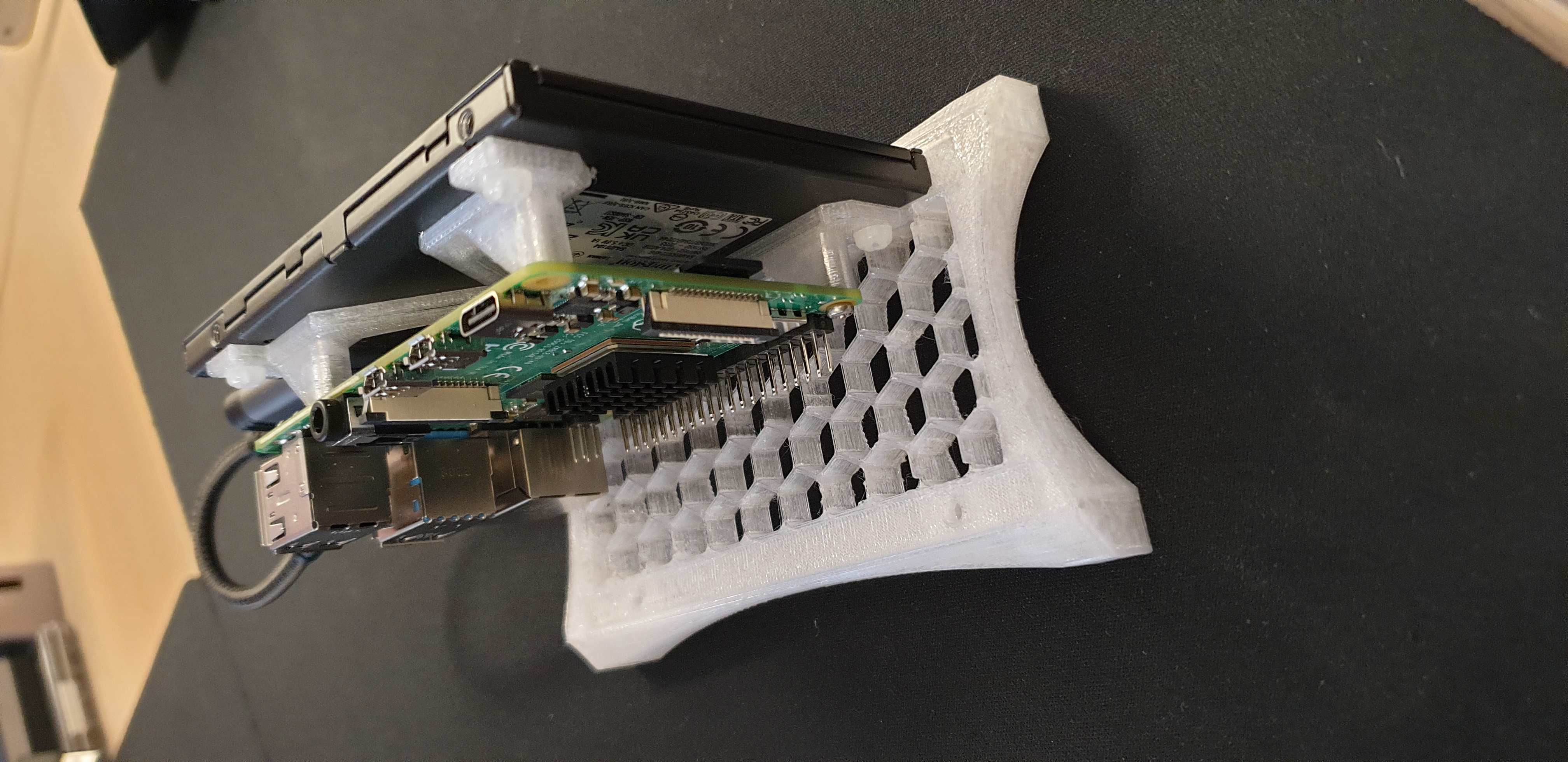 Miniatura 4 do modelo 3D Raspberry Pi 4b SATA SSD modular frame case