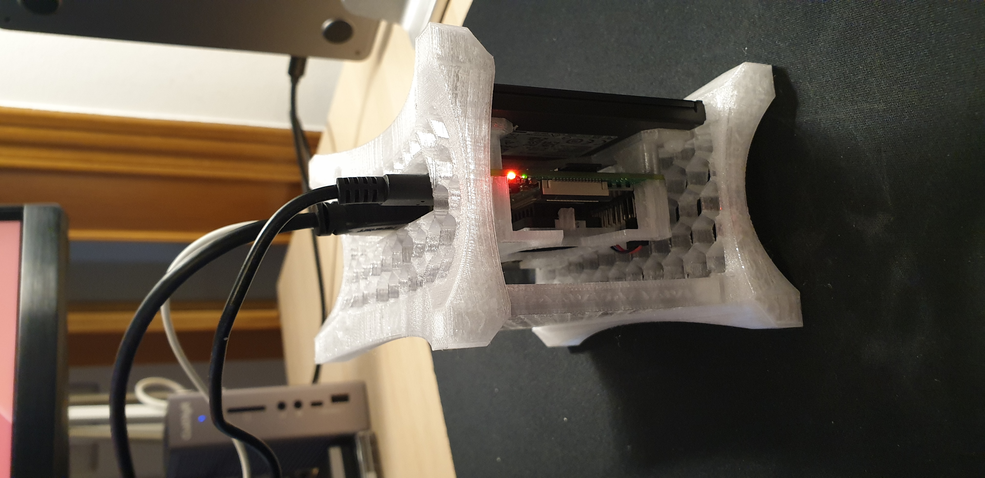 Miniatura 13 do modelo 3D Raspberry Pi 4b SATA SSD modular frame case