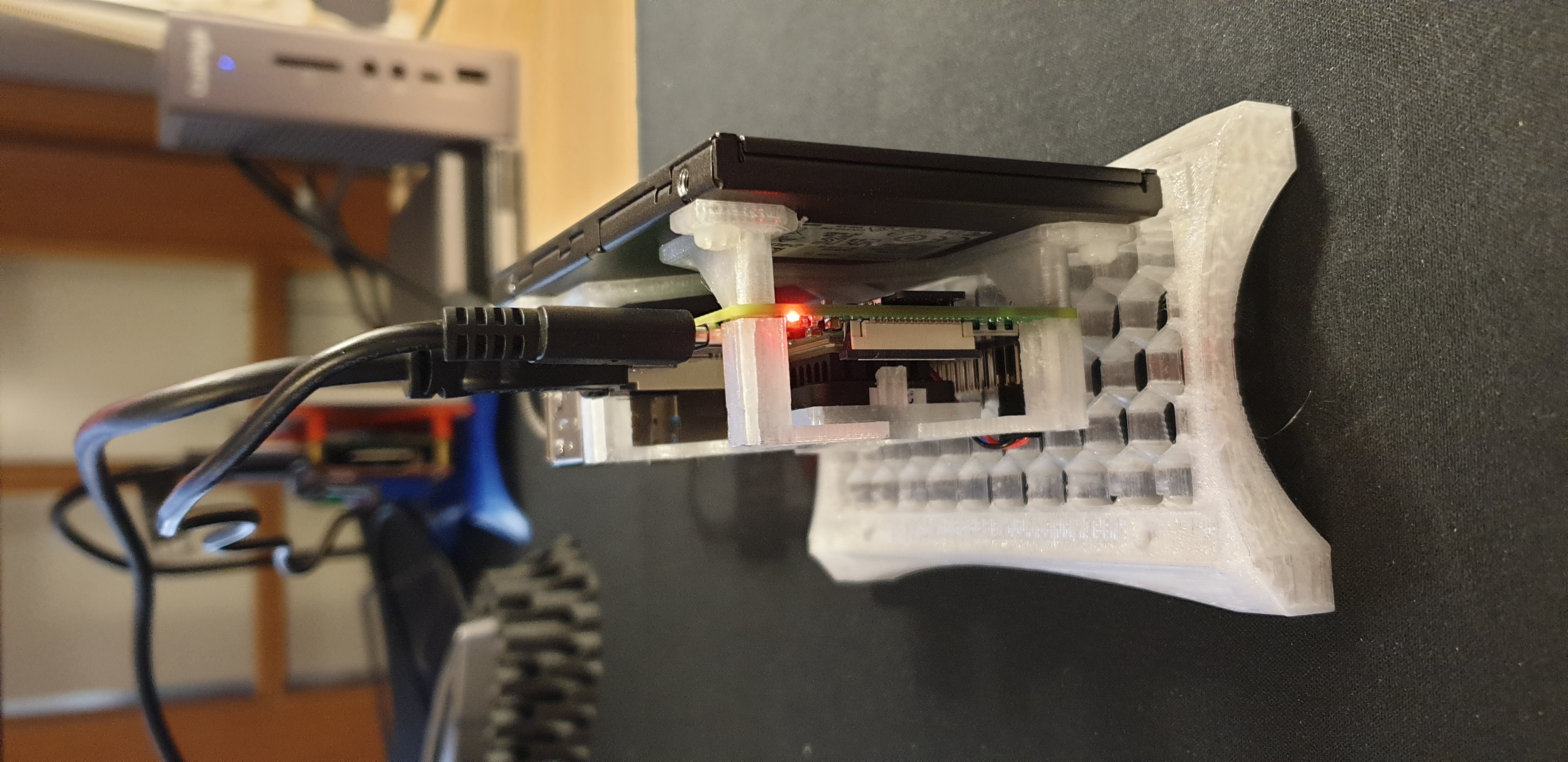 Miniatura 15 do modelo 3D Raspberry Pi 4b SATA SSD modular frame case