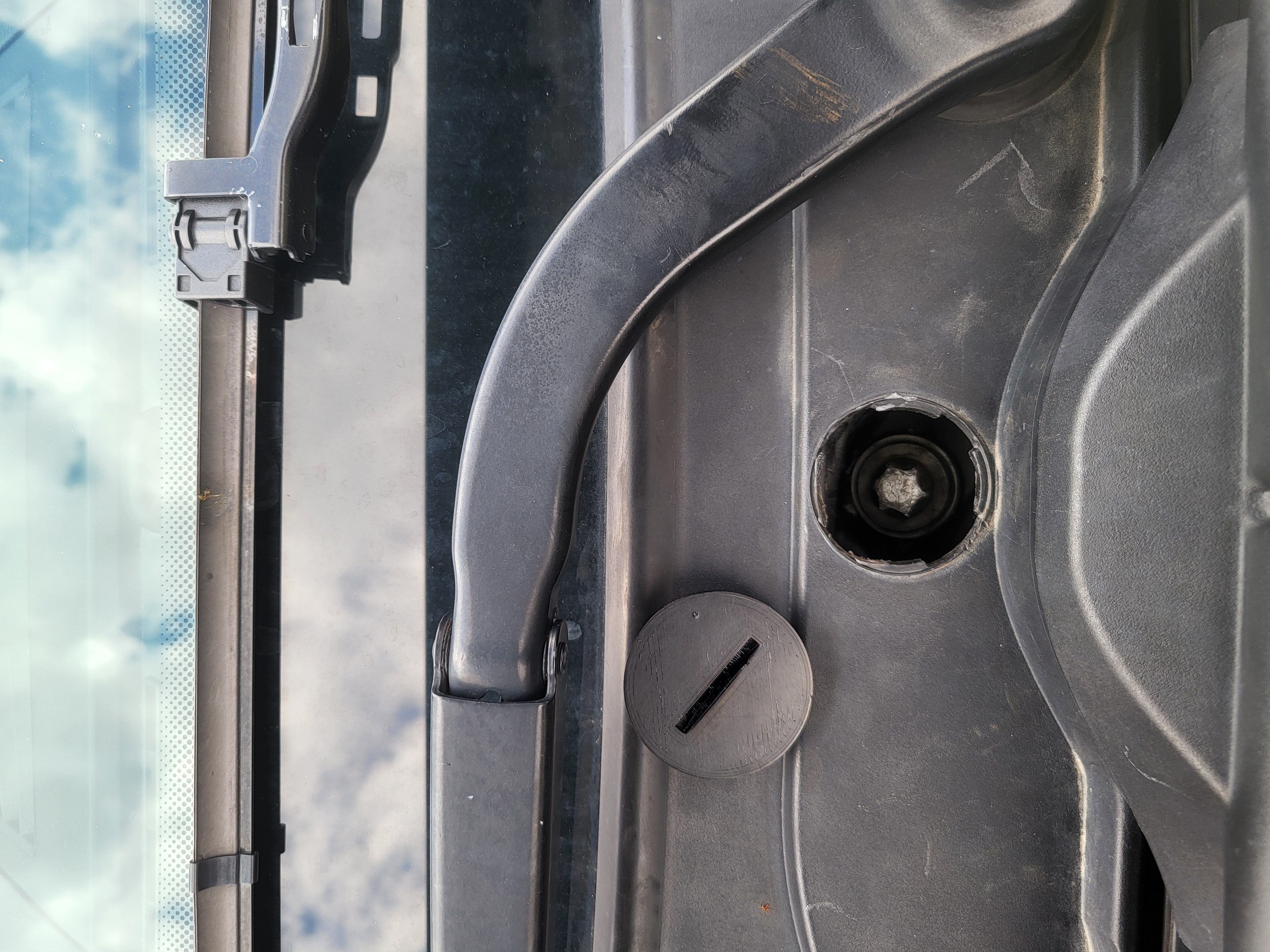BMW e90 Plug between wipers 7169481