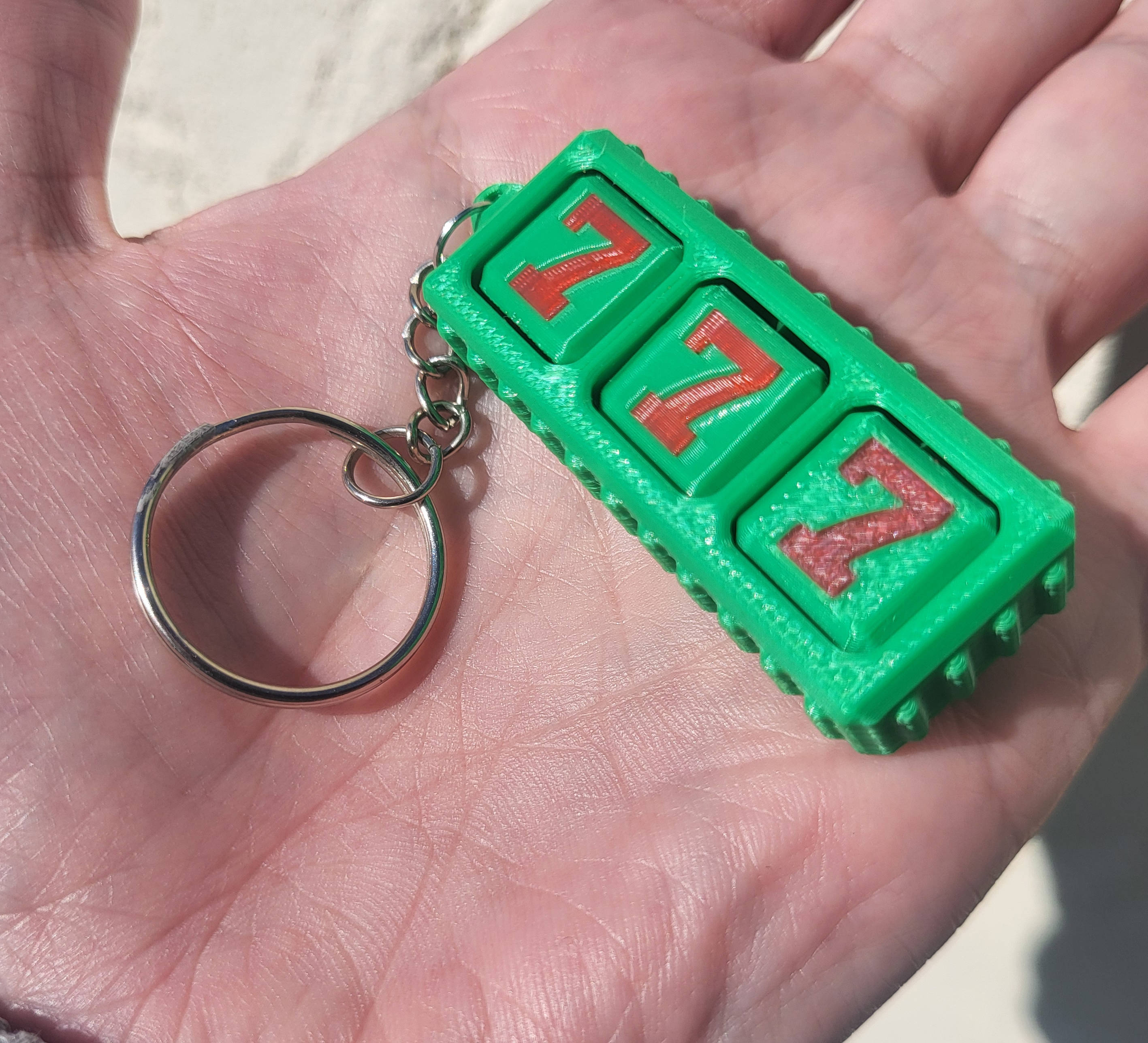 Slot Machine Keychain Fidget Toy – Rotating Cubes Lucky Charm Keyring