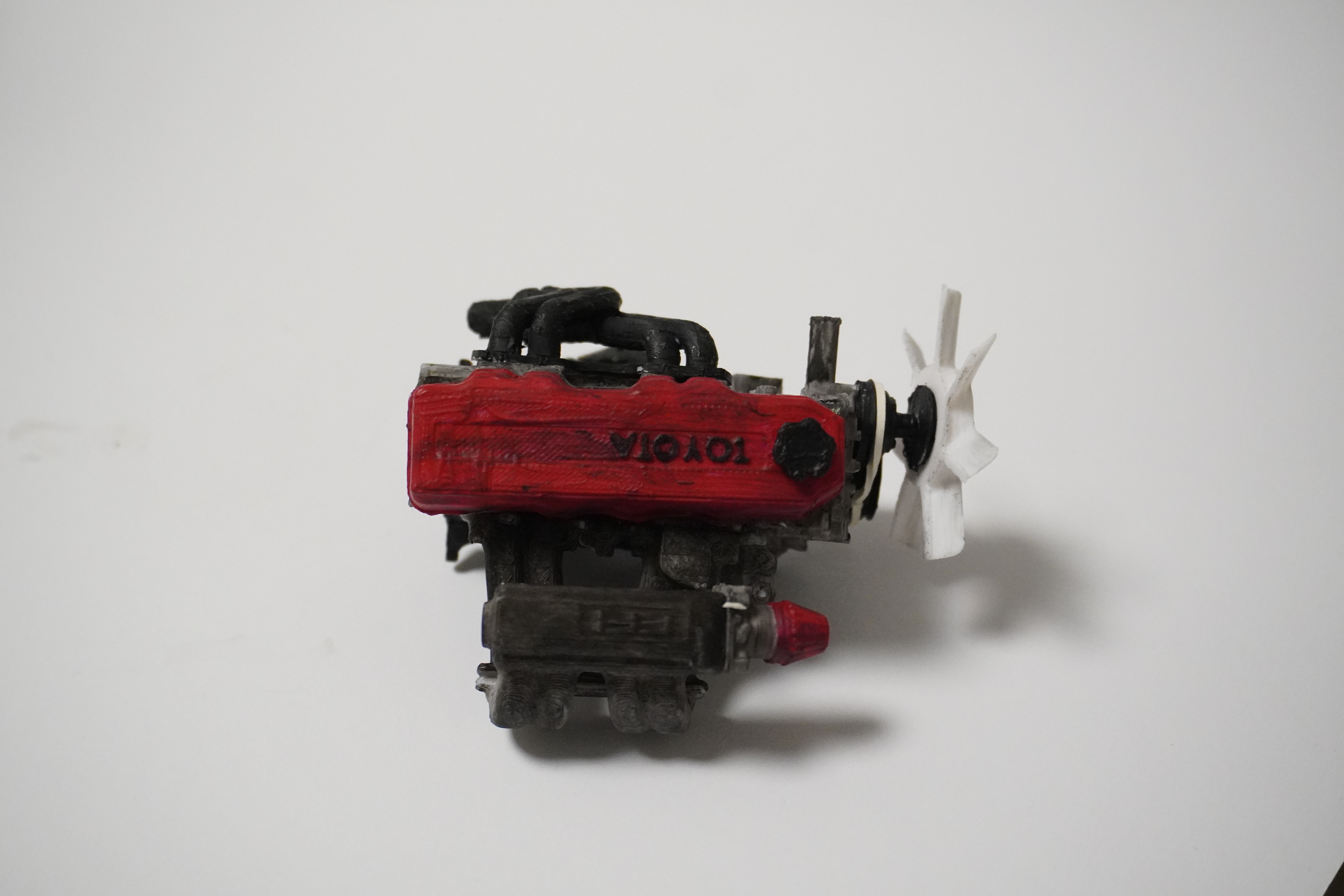 MINI Toyota 4 Cylinder Engine 22RE, Complete Working Model Mini Edition — miniatura 12