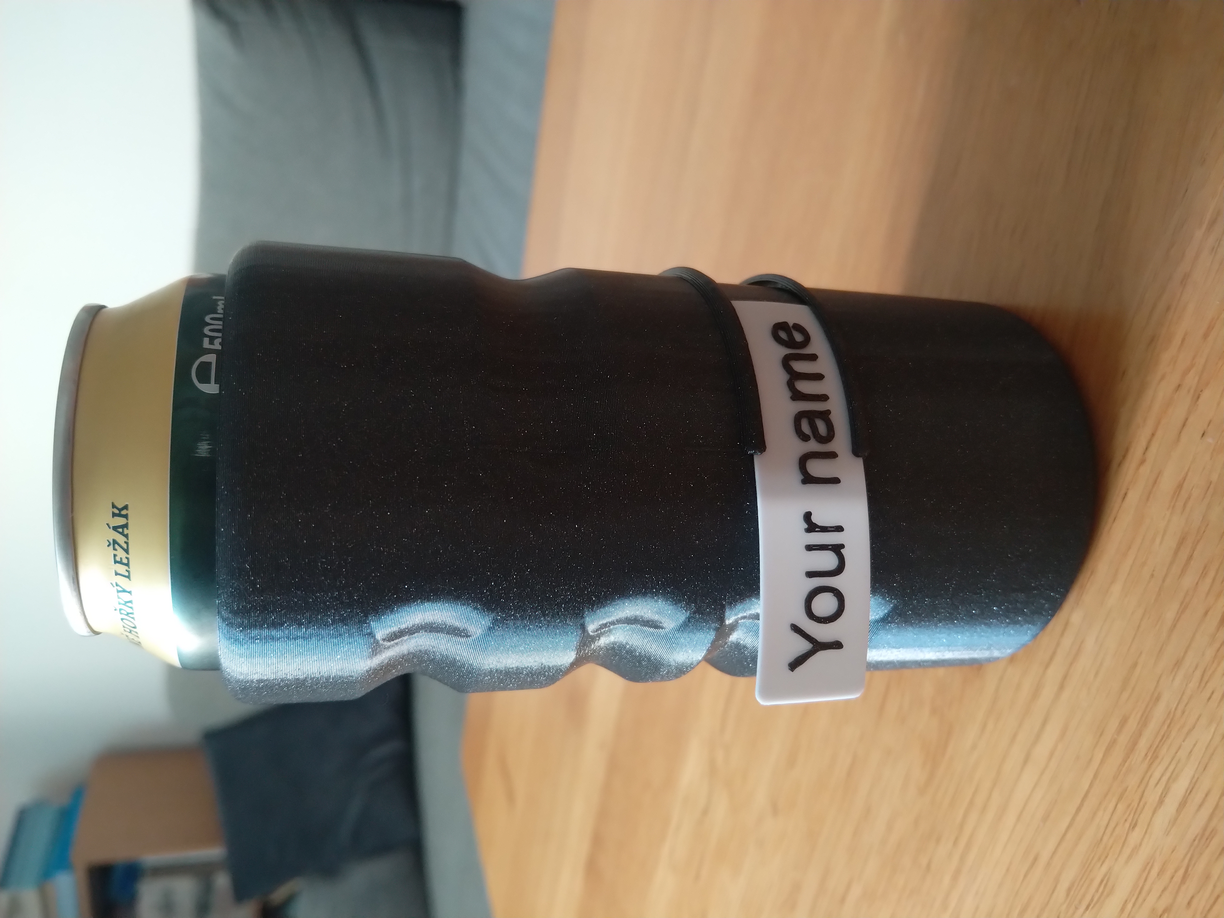 Can holder with name tag - (500ml) - Držák plechovky s jmenovkou