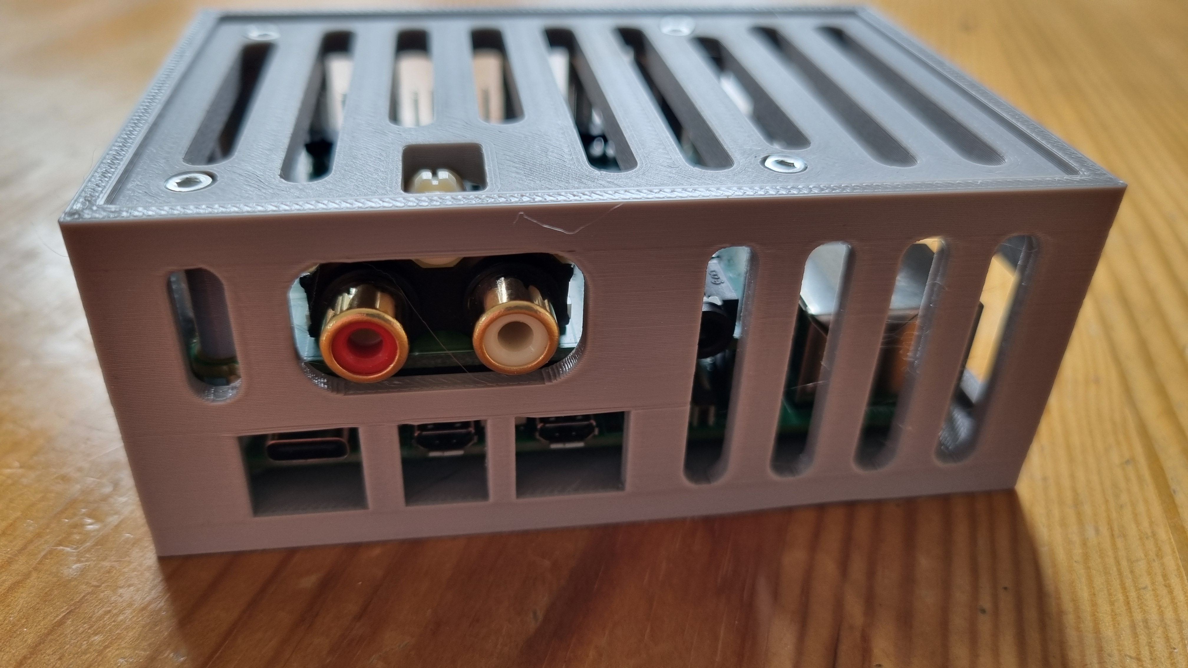 Raspberry Pi 5 + Pi DAC Pro Case