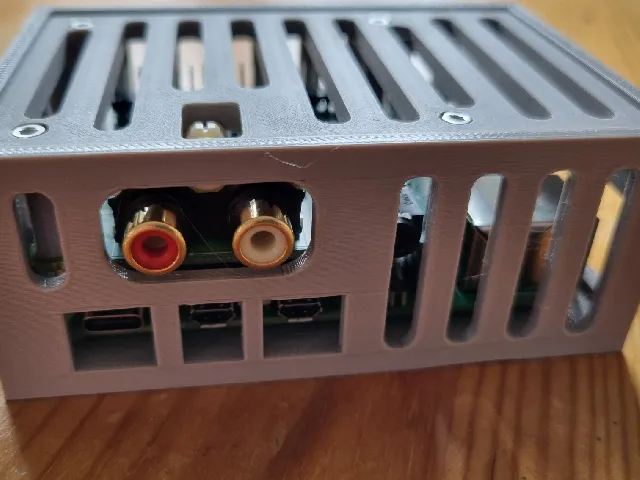 Raspberry Pi 5 + Pi DAC Pro Case